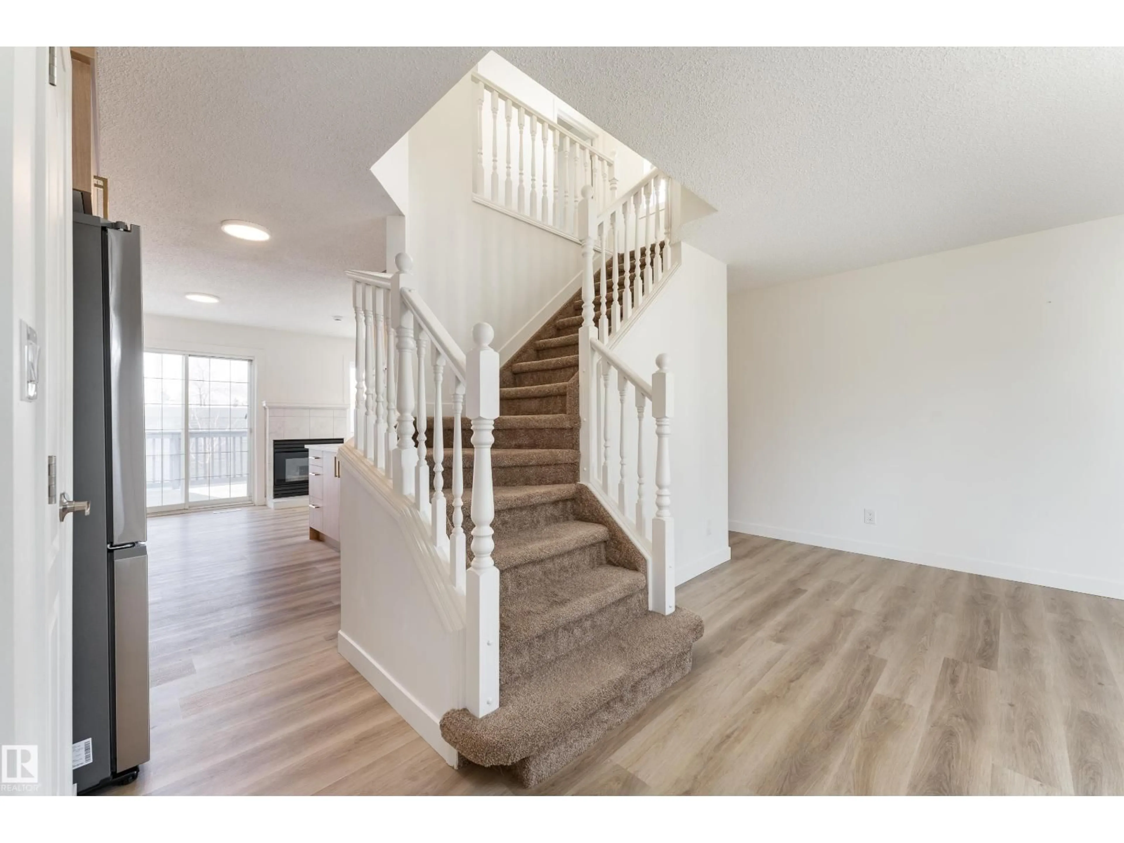 Stairs for 1033 - 63 YOUVILLE DR, Edmonton Alberta T6L6V9