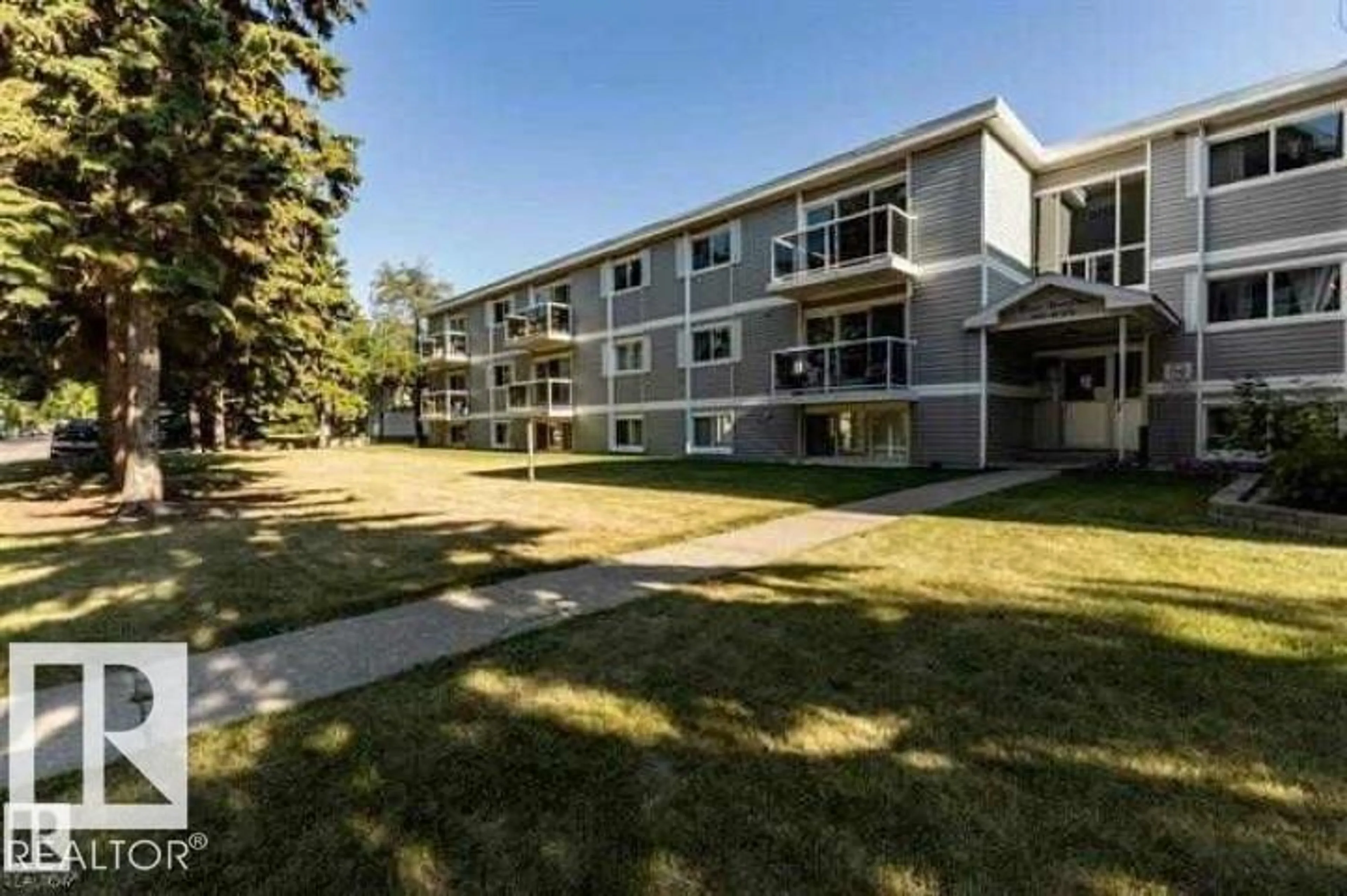 Patio, unknown for 307 - 8215 83 AV, Edmonton Alberta T6C1A7