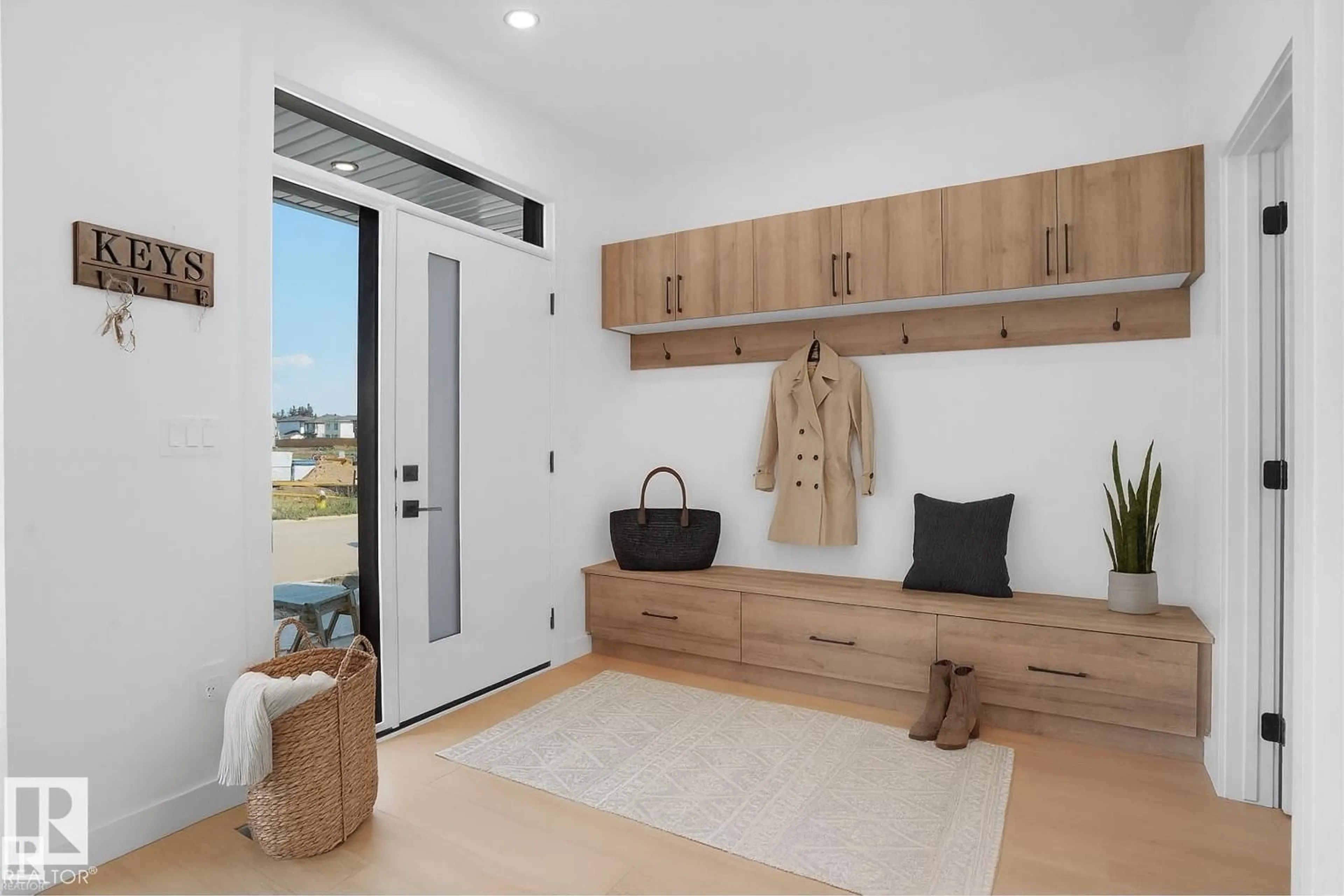 Indoor entryway for E - 92 BLACKBIRD BEND, Fort Saskatchewan Alberta T8L0G6