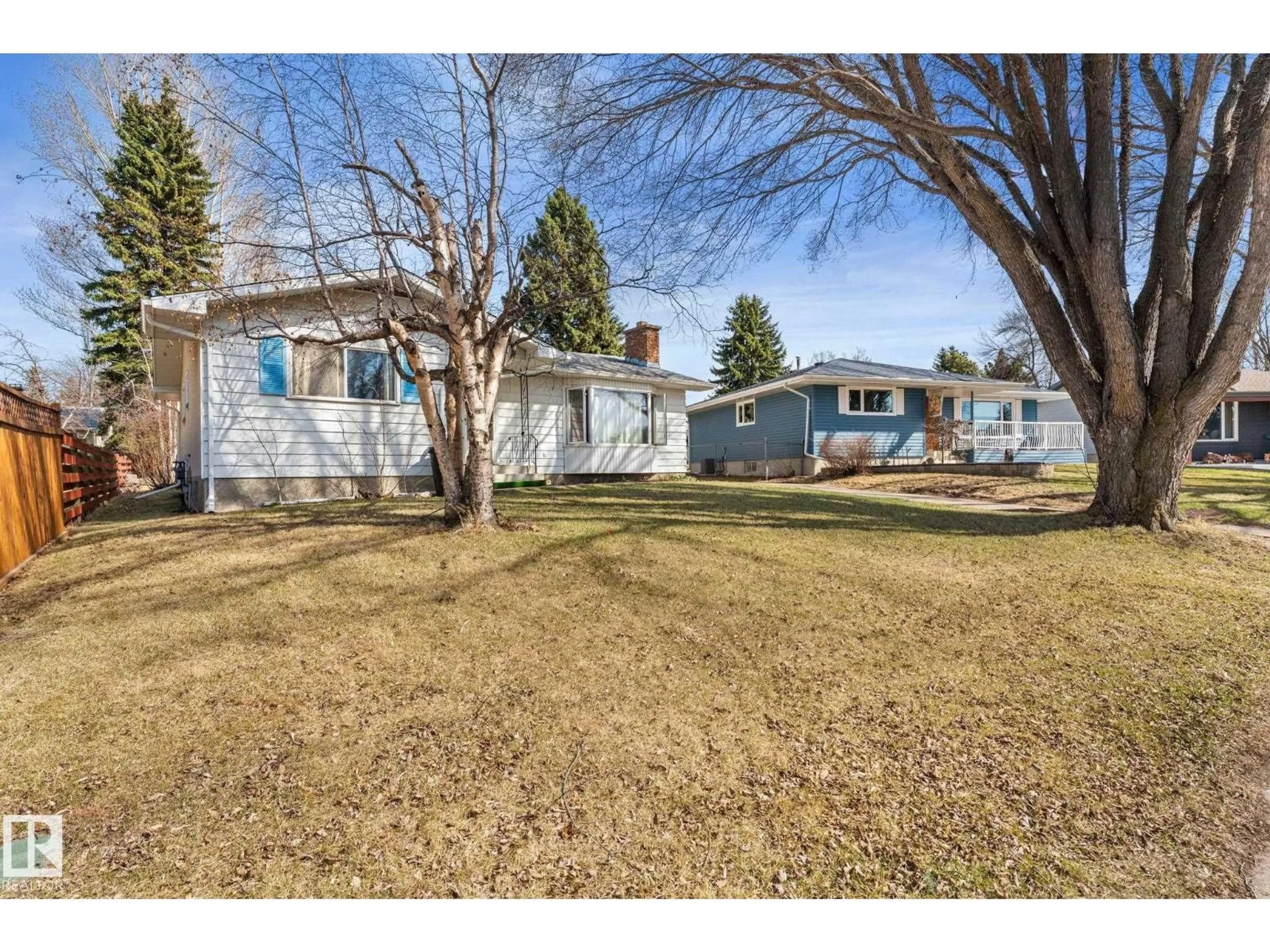A pic from outside/outdoor area/front of a property/back of a property/a pic from drone, street for 3 LUEDERS CO, Sherwood Park Alberta T8A1B2