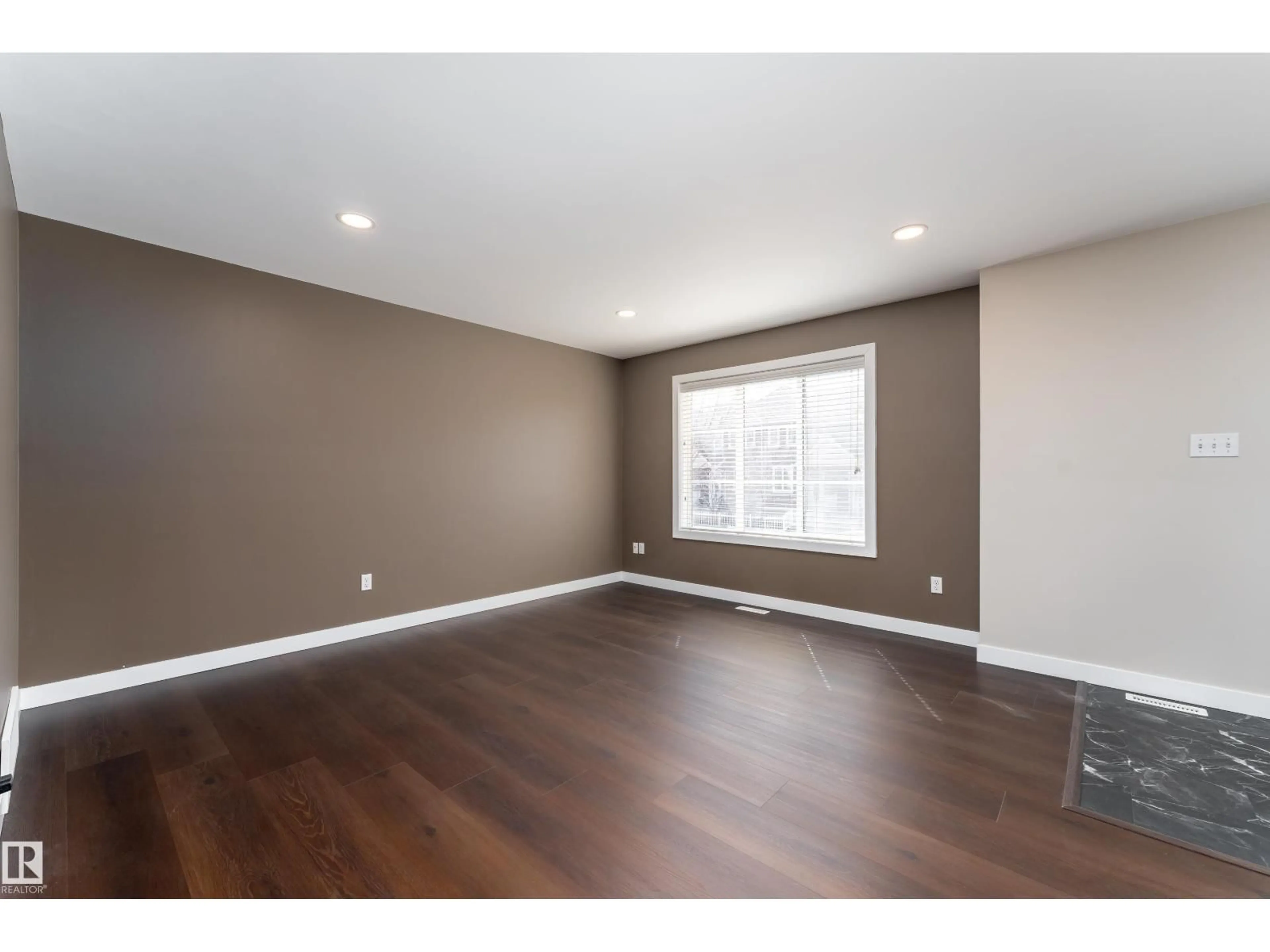 A pic of a room for 17 - 5260 TERWILLEGAR BV, Edmonton Alberta T6R0S1