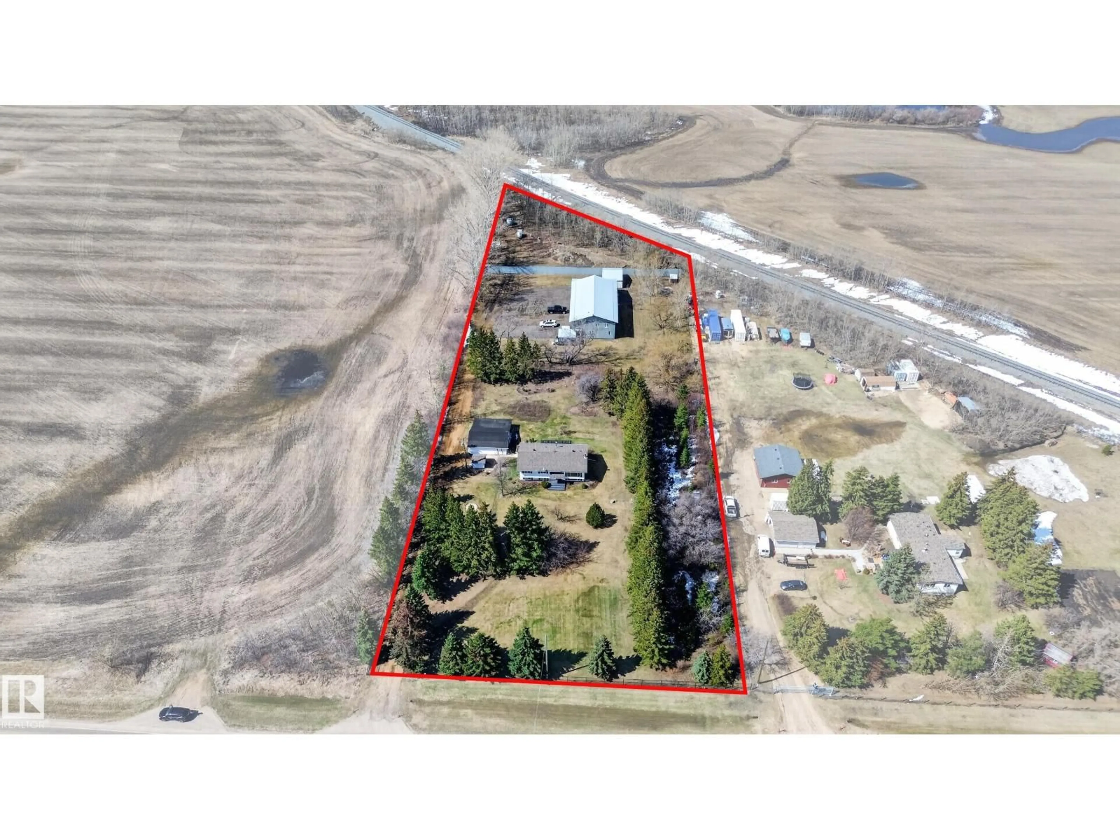A pic from outside/outdoor area/front of a property/back of a property/a pic from drone, building for 54530 RGE ROAD 215, Rural Strathcona County Alberta T8L4B9