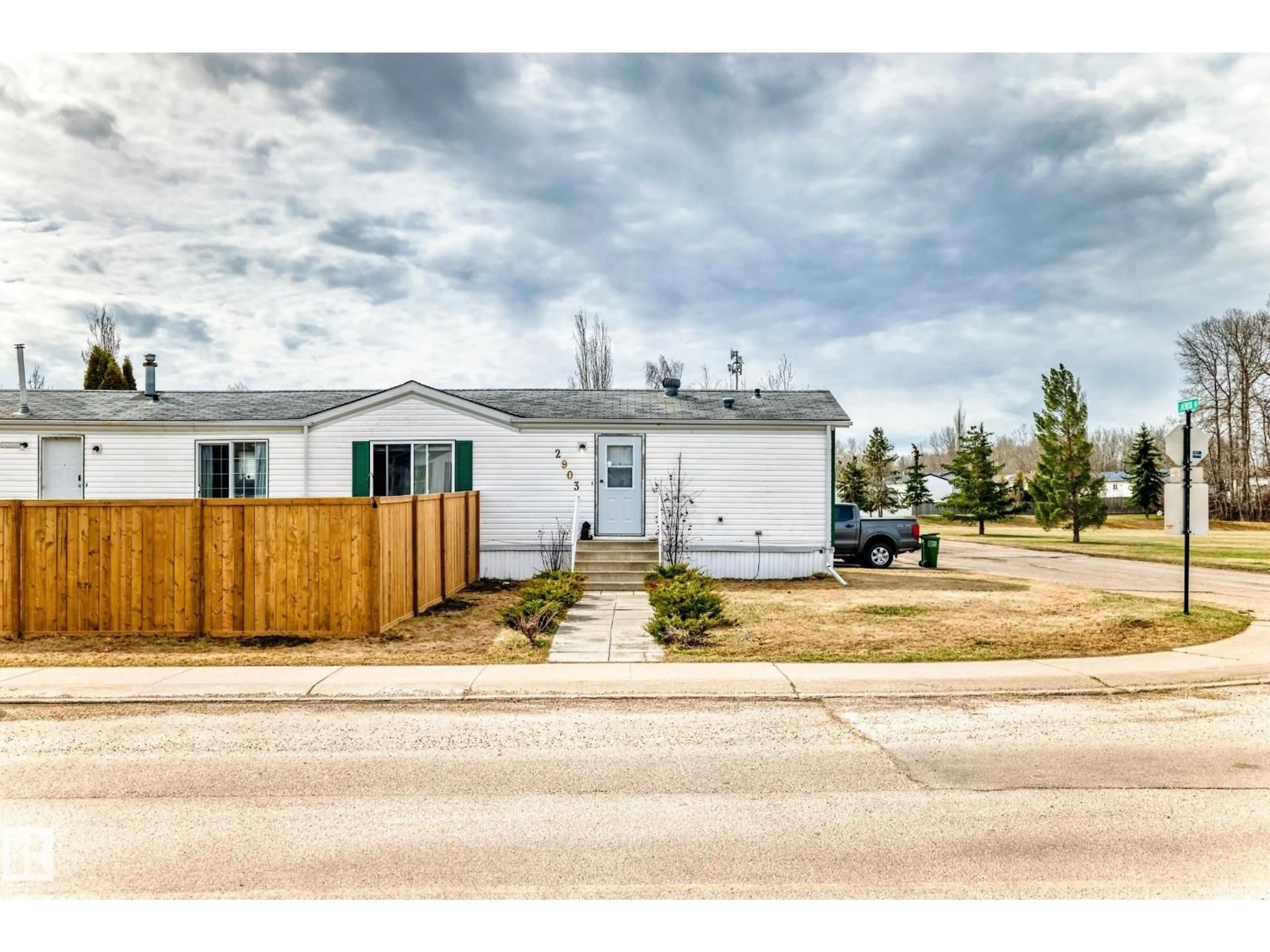Unknown for 2903 LAKEWOOD DRIVE, Edmonton Alberta T5S1T7