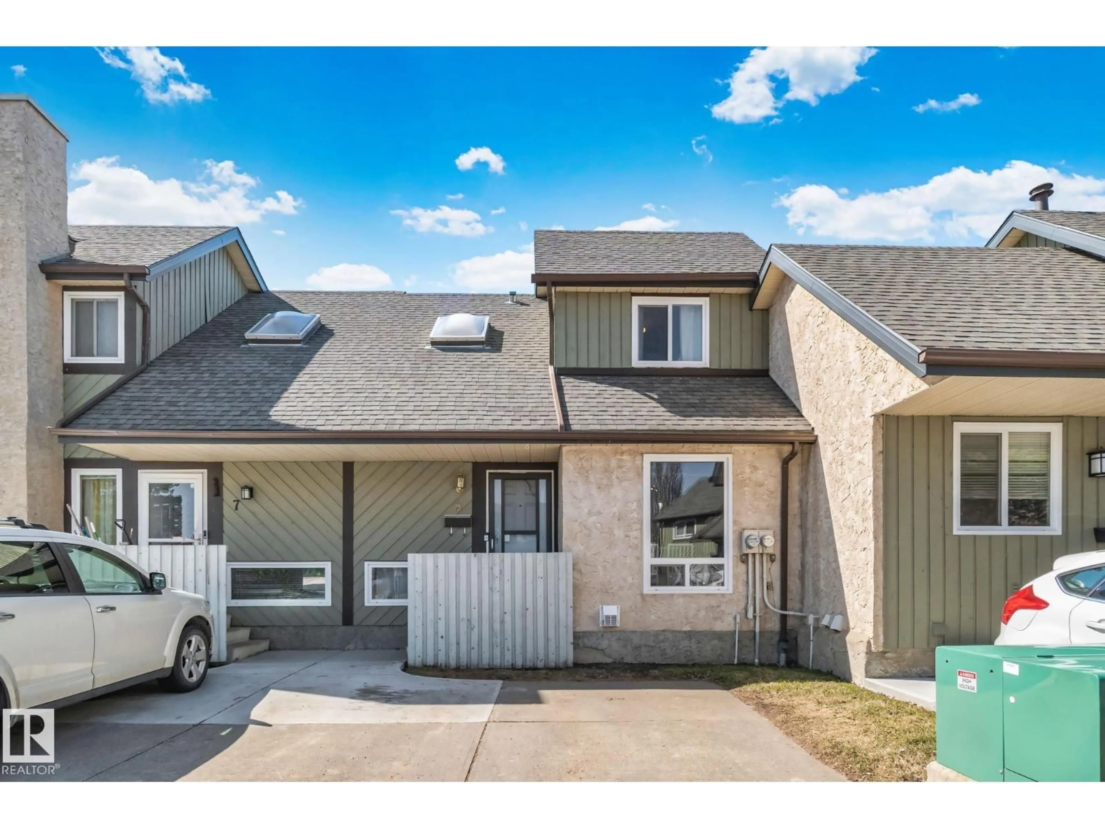 Home with vinyl exterior material, street for 8 - 1020 41 ST, Edmonton Alberta T6L3N6