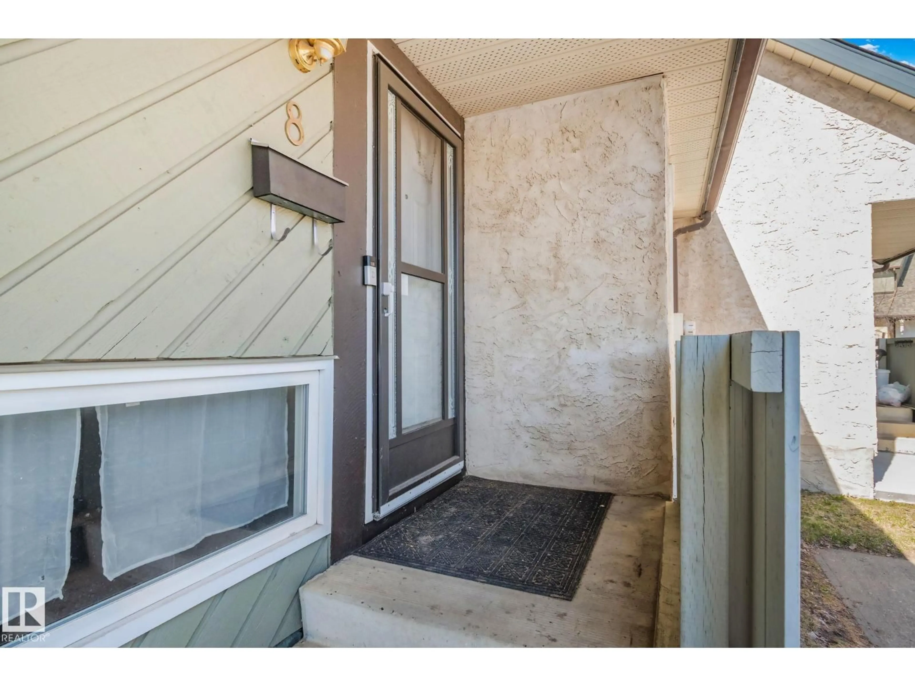 Indoor entryway for 8 - 1020 41 ST, Edmonton Alberta T6L3N6