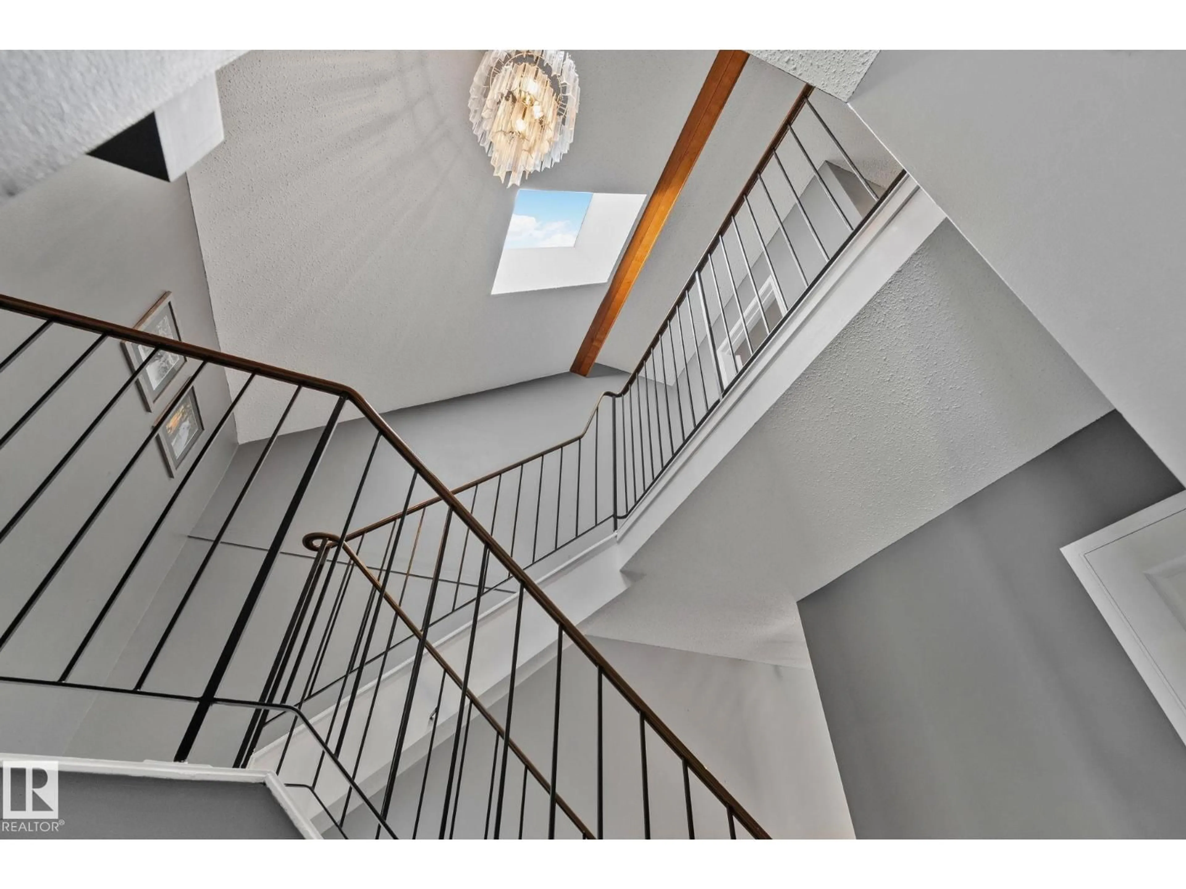 Stairs for 8 - 1020 41 ST, Edmonton Alberta T6L3N6