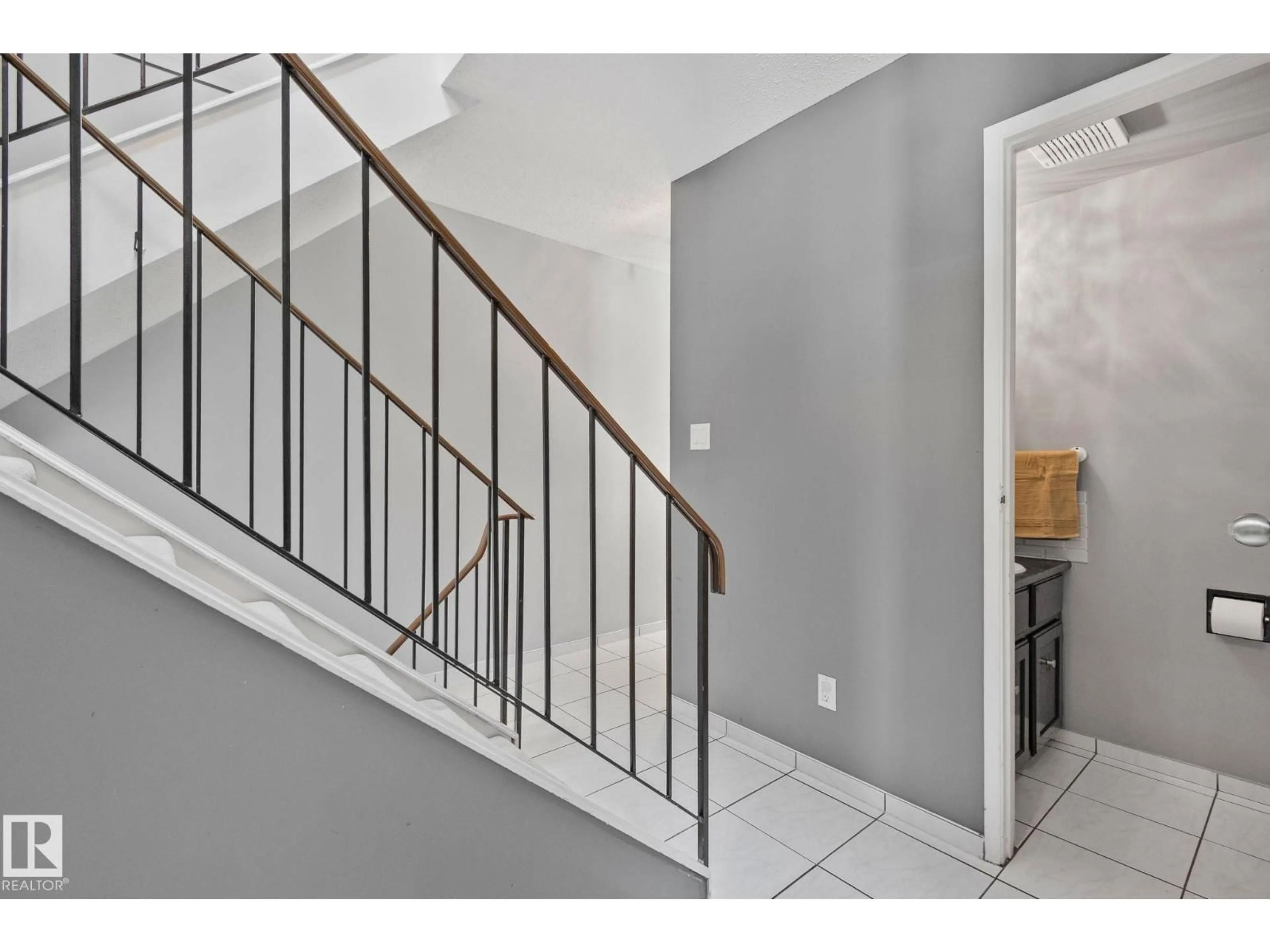 Unknown for 8 - 1020 41 ST, Edmonton Alberta T6L3N6