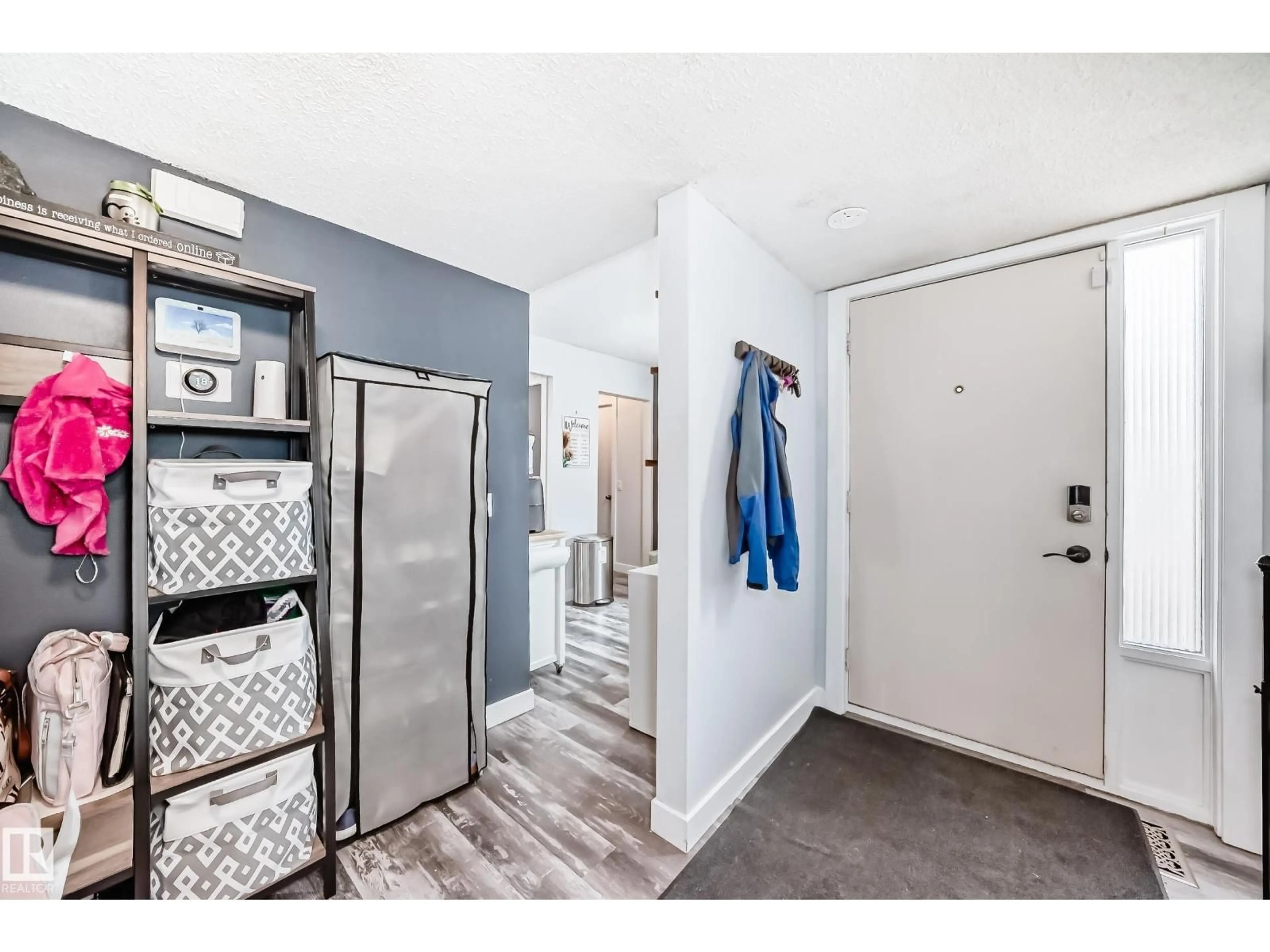Indoor entryway for 32 GRANDIN WOODS, St. Albert Alberta T8N2Y4