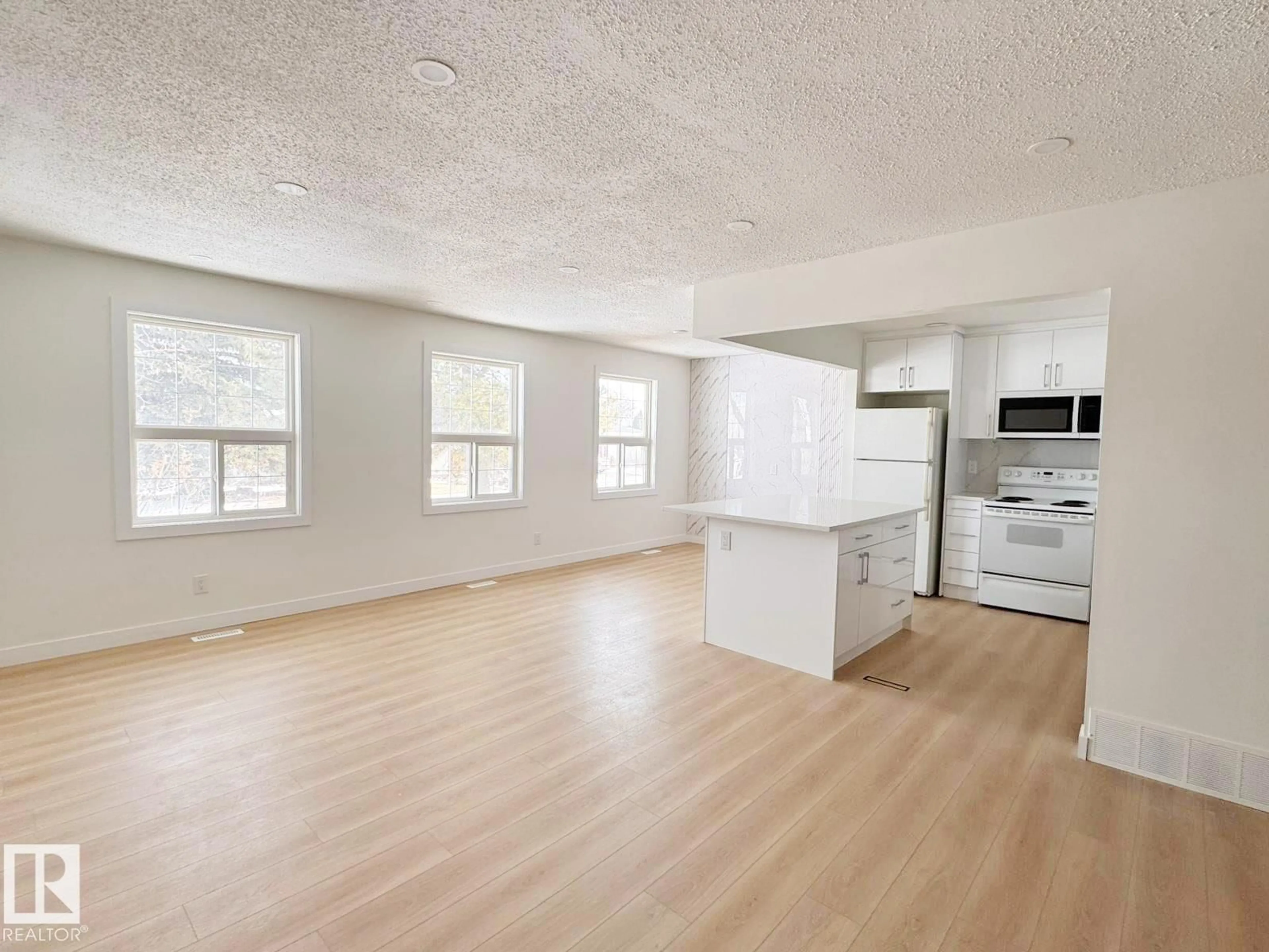Open concept kitchen, unknown for 20 HUNT ROAD, Edmonton Alberta T5A4C4