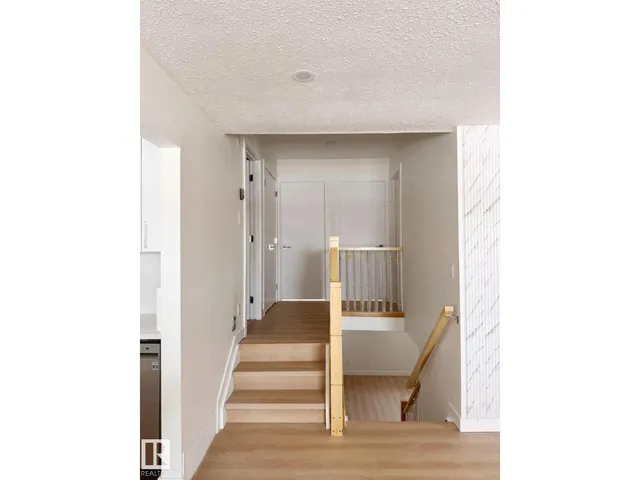20 HUNT ROAD, Edmonton 5