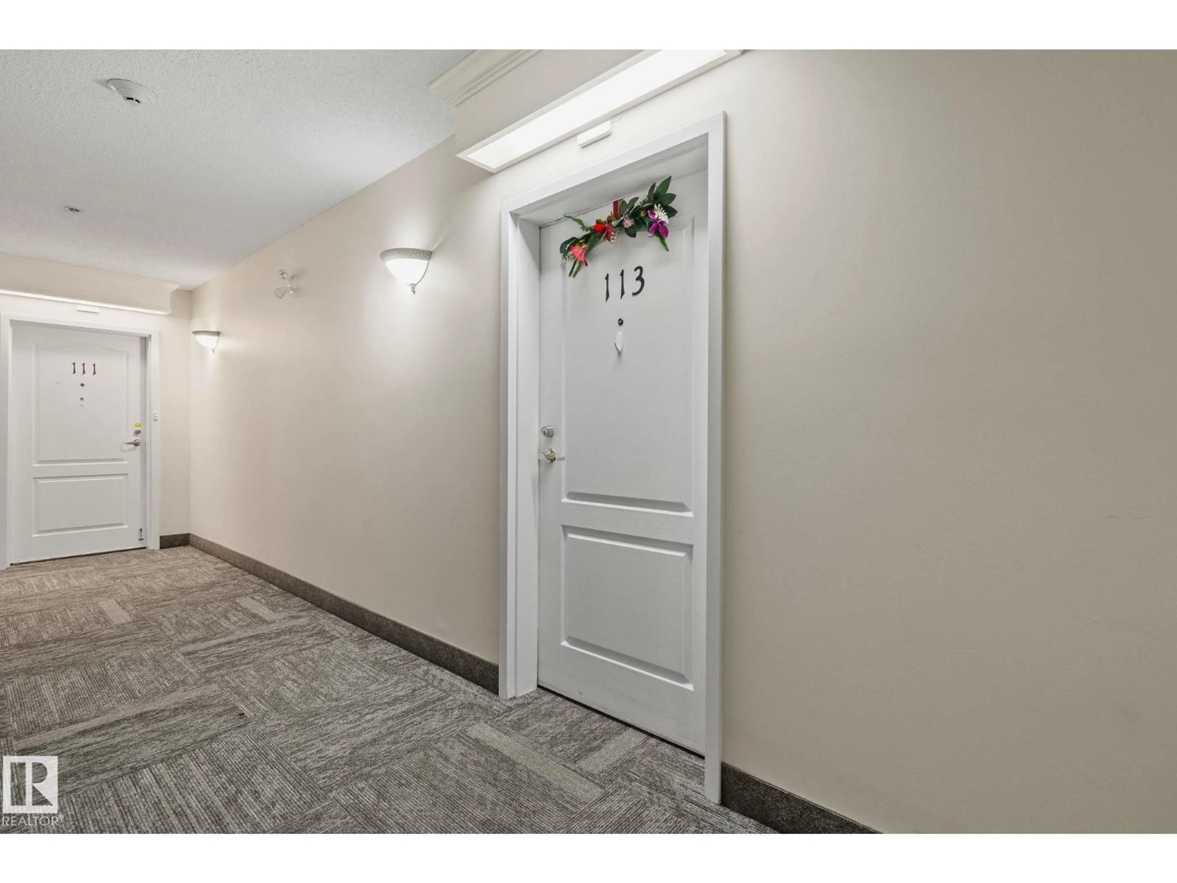 Indoor foyer for #113 - 14259 50 ST, Edmonton Alberta T5A5J2