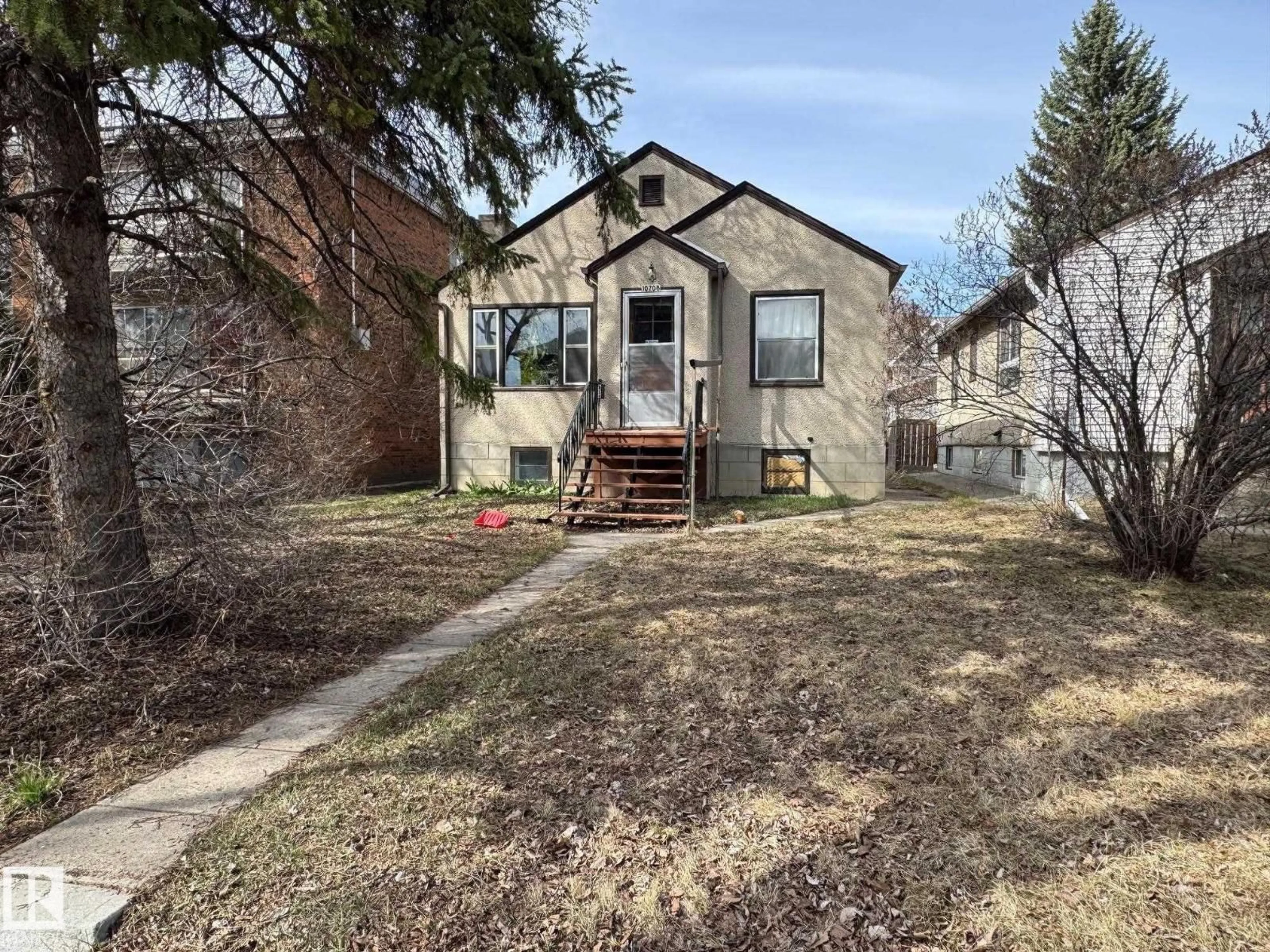 A pic from outside/outdoor area/front of a property/back of a property/a pic from drone, street for 10708 UNIVERSITY AV, Edmonton Alberta T6G0V6