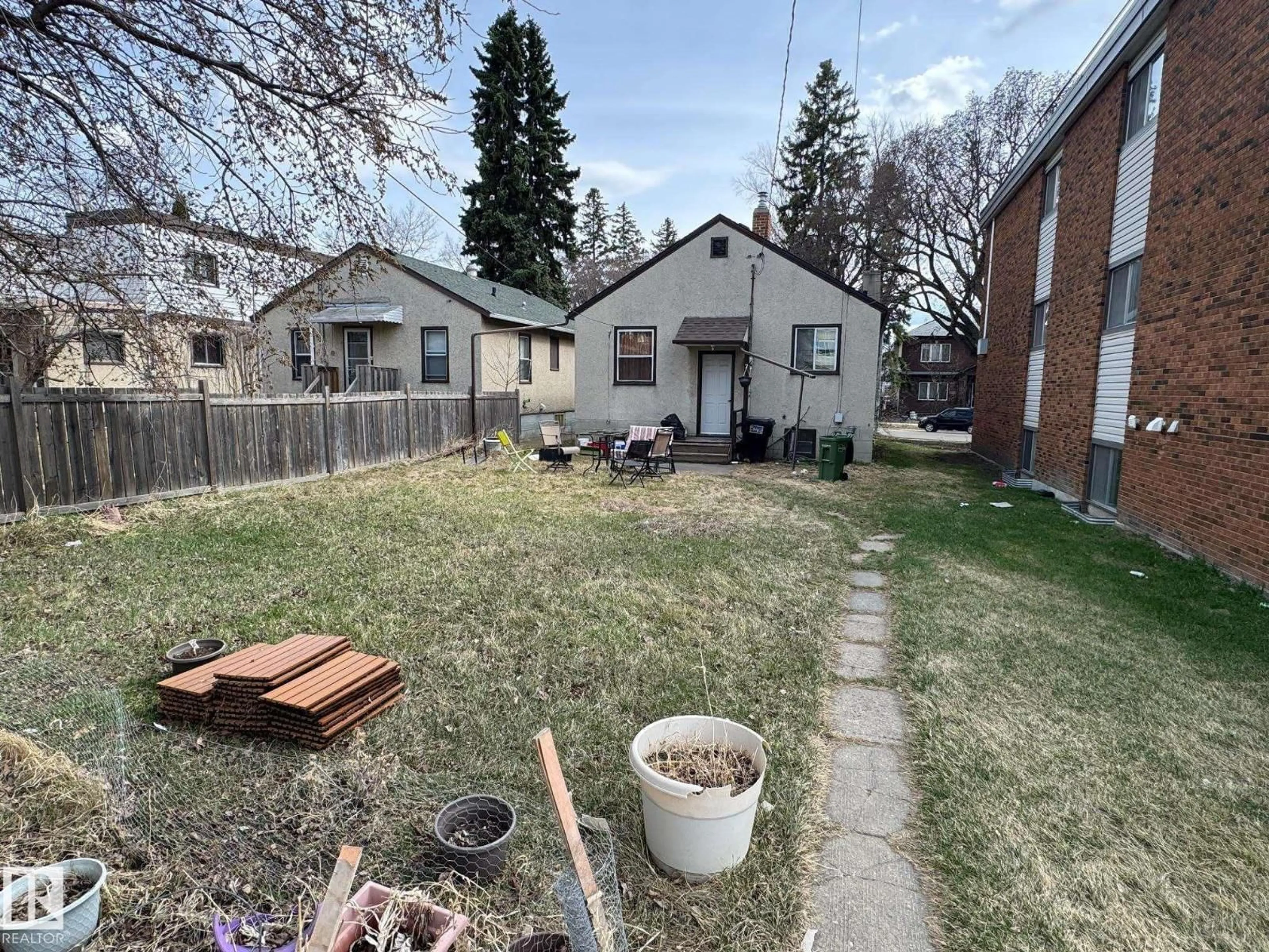 A pic from outside/outdoor area/front of a property/back of a property/a pic from drone, street for 10708 UNIVERSITY AV, Edmonton Alberta T6G0V6