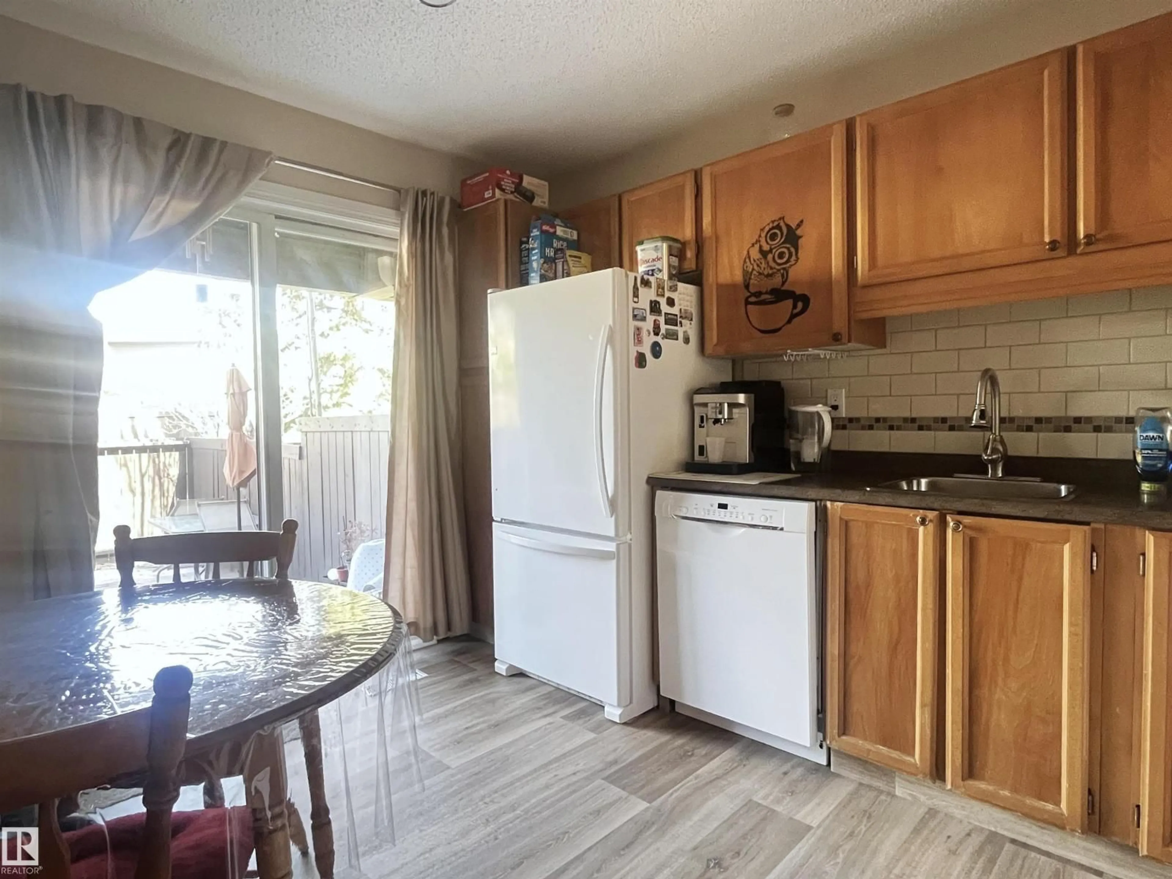 Standard kitchen, unknown for 18160 96 AV, Edmonton Alberta T5T3N3