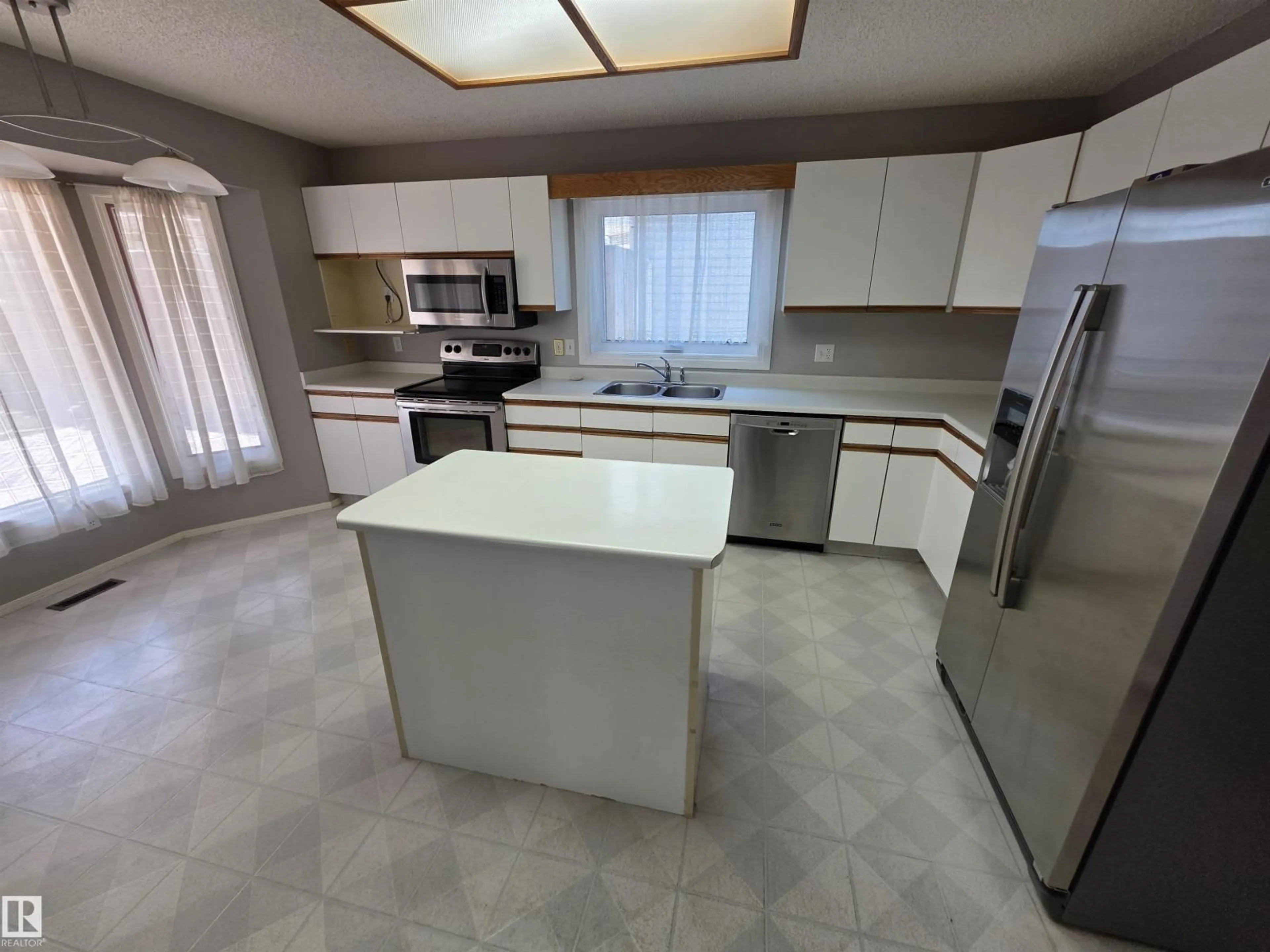 Open concept kitchen, ceramic/tile floor for NW - 18911 80 AV, Edmonton Alberta T5T4B7
