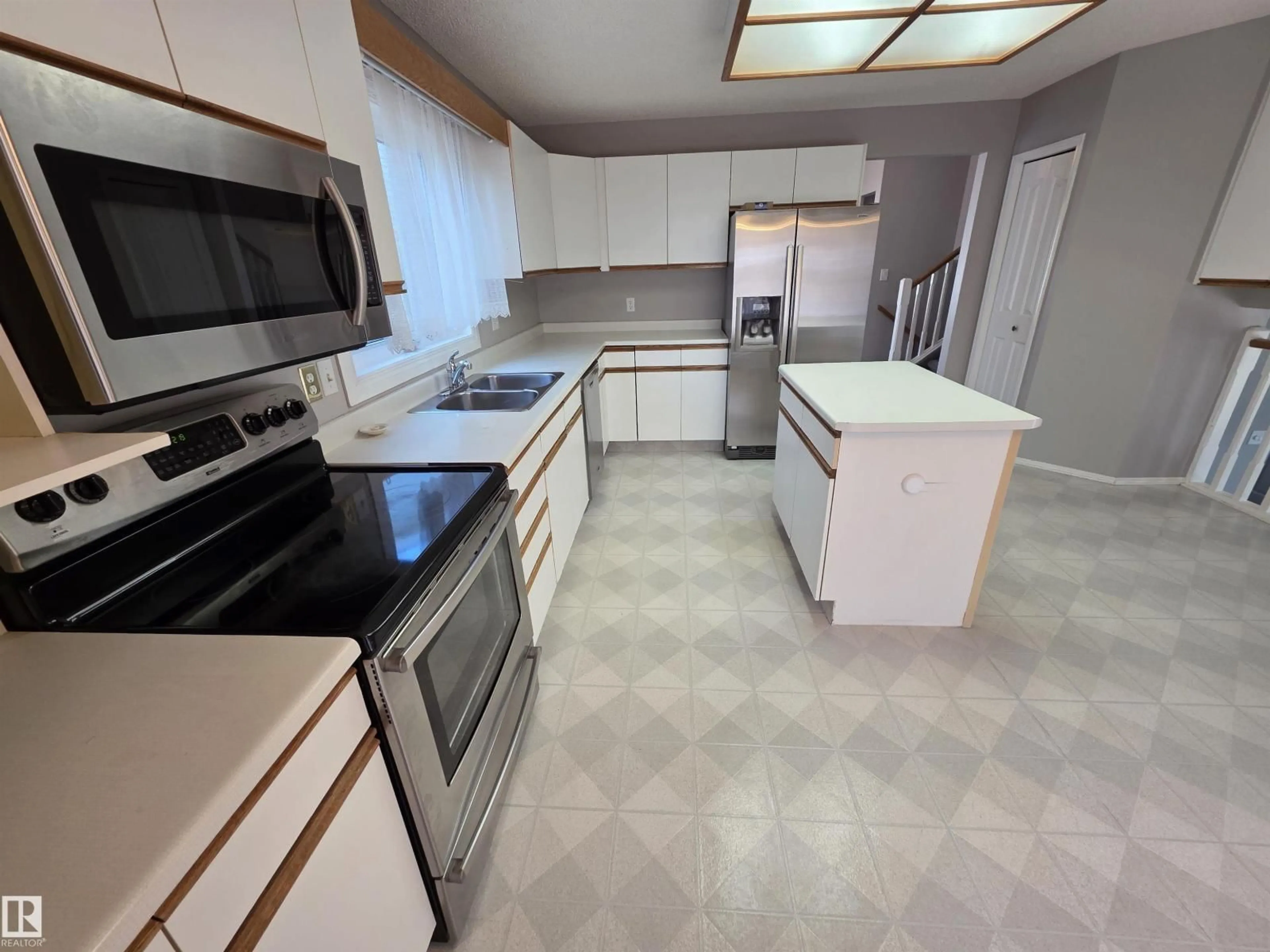 Unknown for NW - 18911 80 AV, Edmonton Alberta T5T4B7