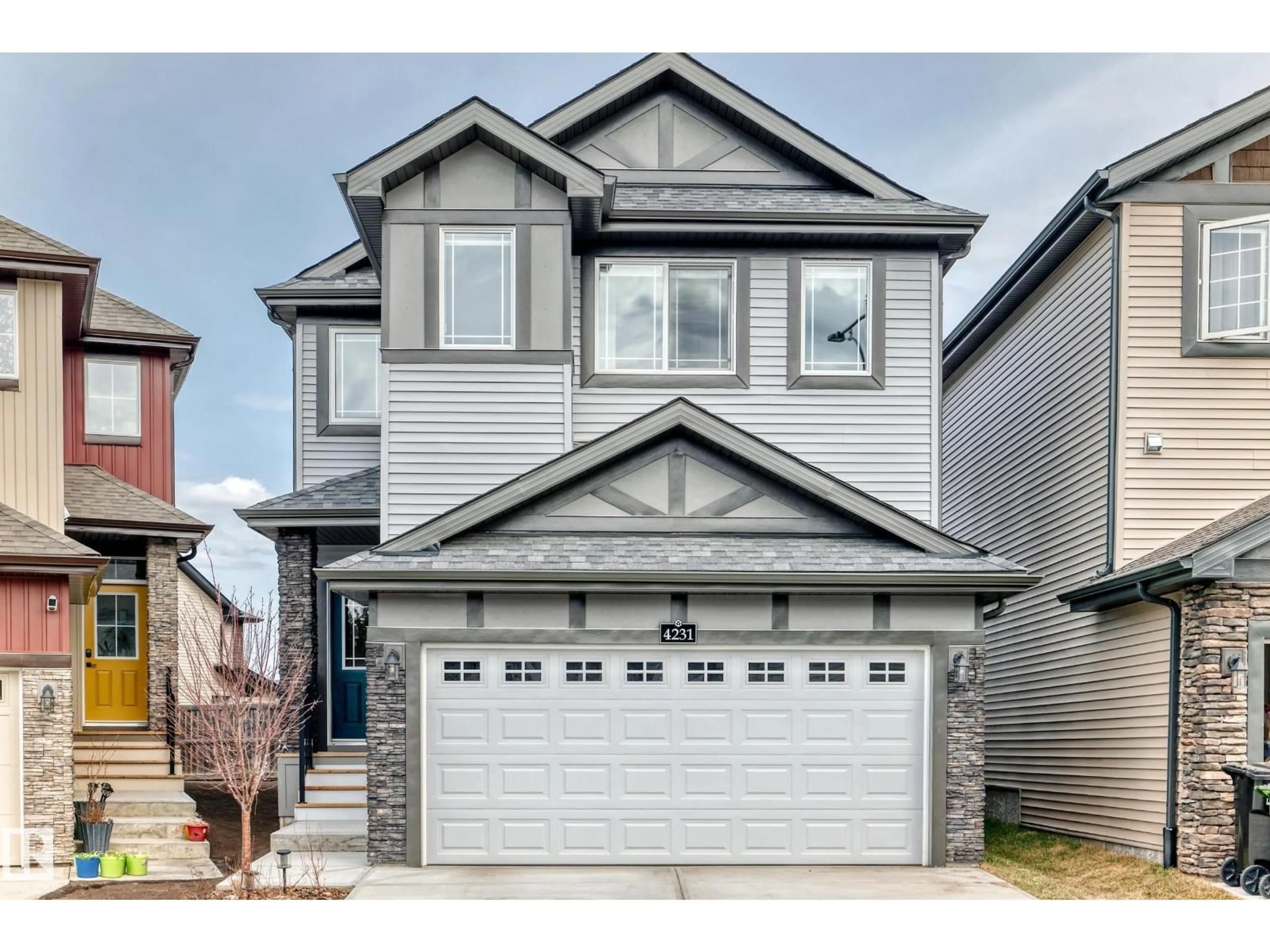 Home with vinyl exterior material, street for NW - 4231 206 ST, Edmonton Alberta T6M3E3