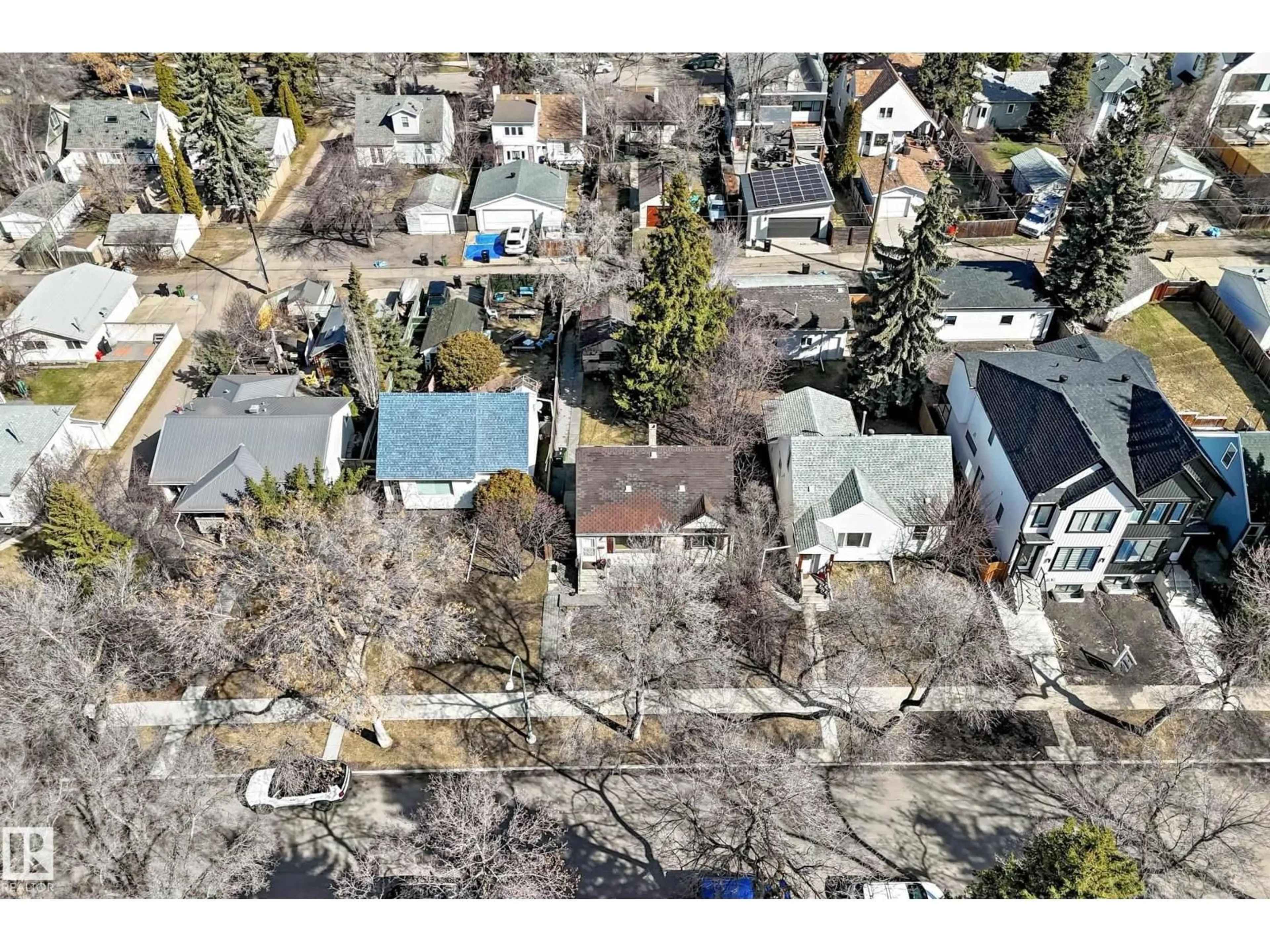 A pic from outside/outdoor area/front of a property/back of a property/a pic from drone, street for NW - 10954 62 AV, Edmonton Alberta T6H1N2