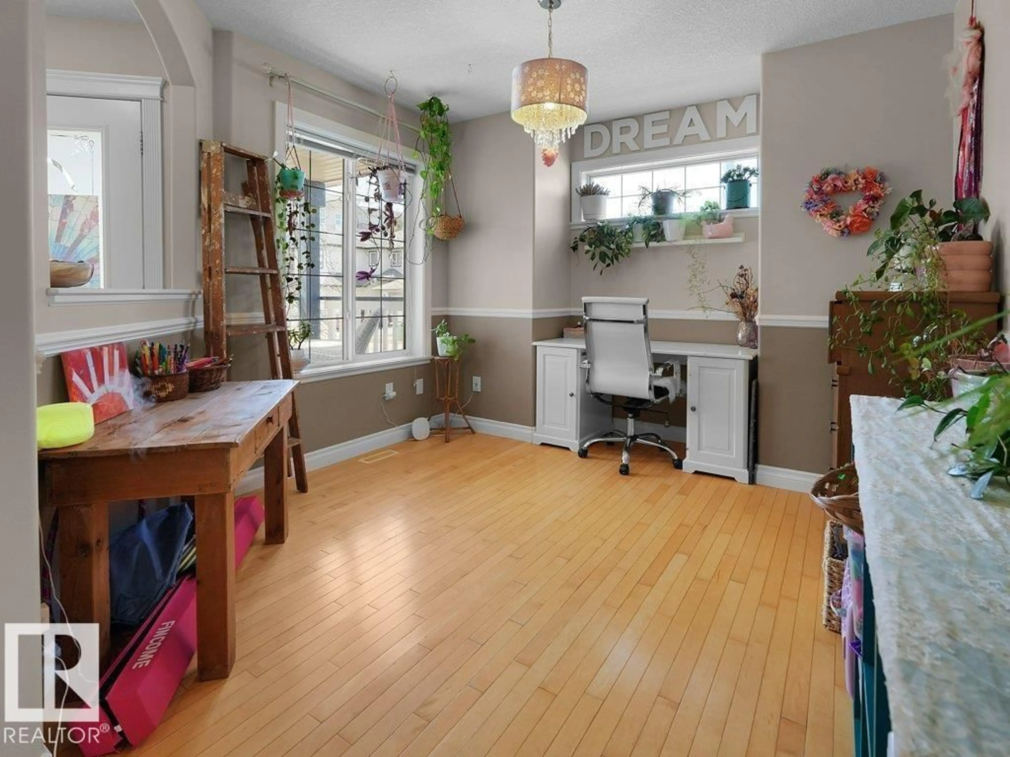 A pic of a room for 1476 MCMILLIAN WY, Edmonton Alberta T6W1V4