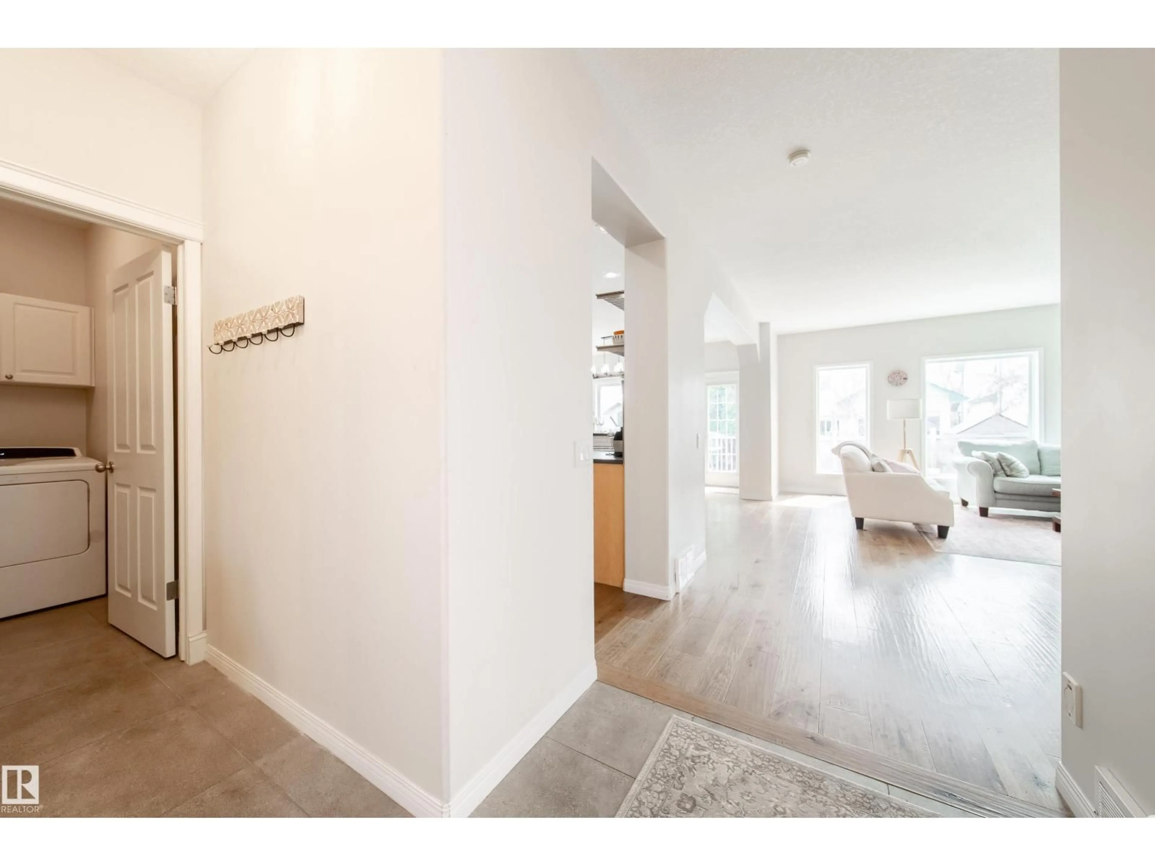 Indoor entryway for 1205 ORMSBY LN, Edmonton Alberta T5T6G8