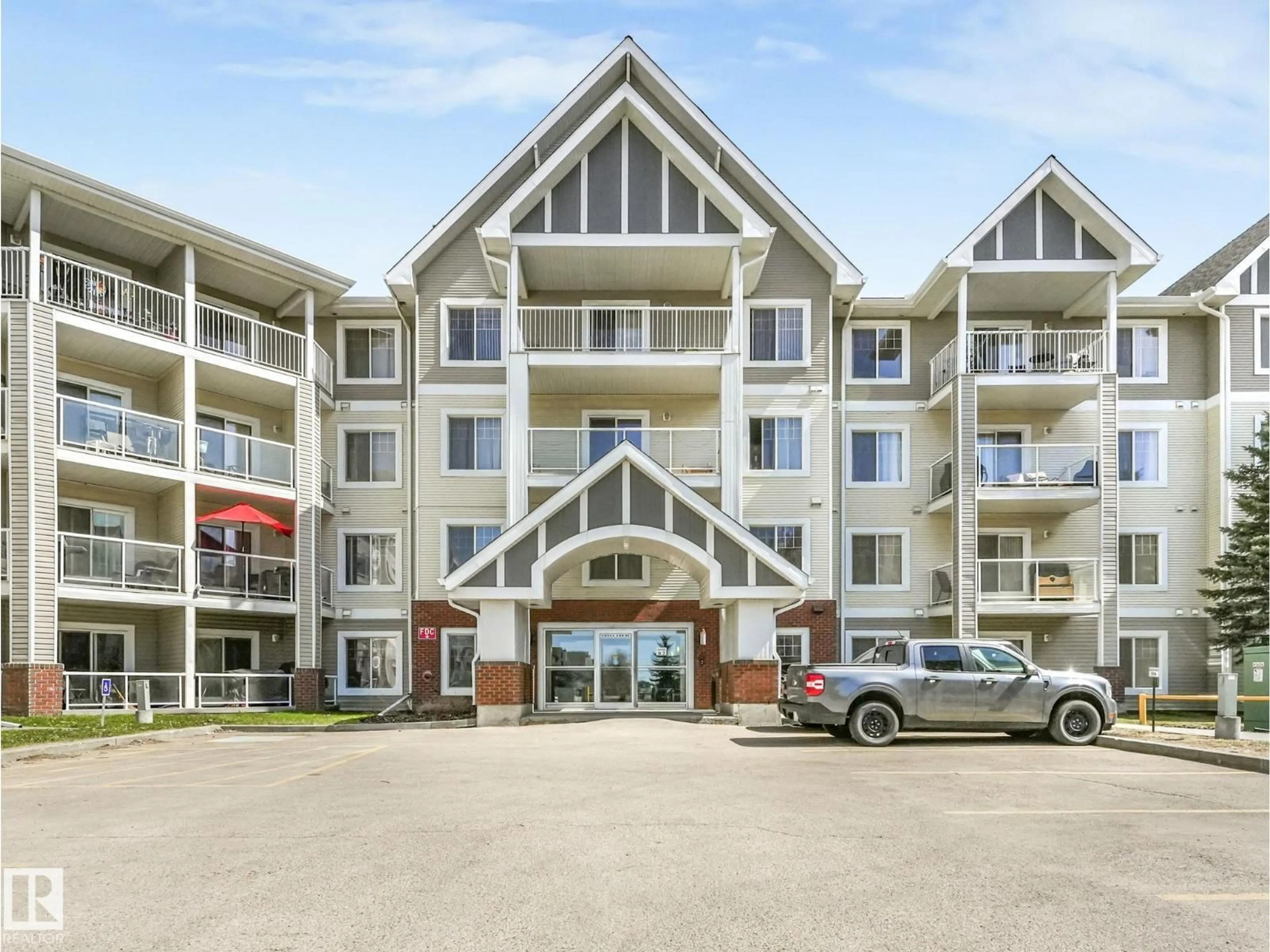 Indoor foyer for #217 - 15211 139 ST, Edmonton Alberta T6V0A1