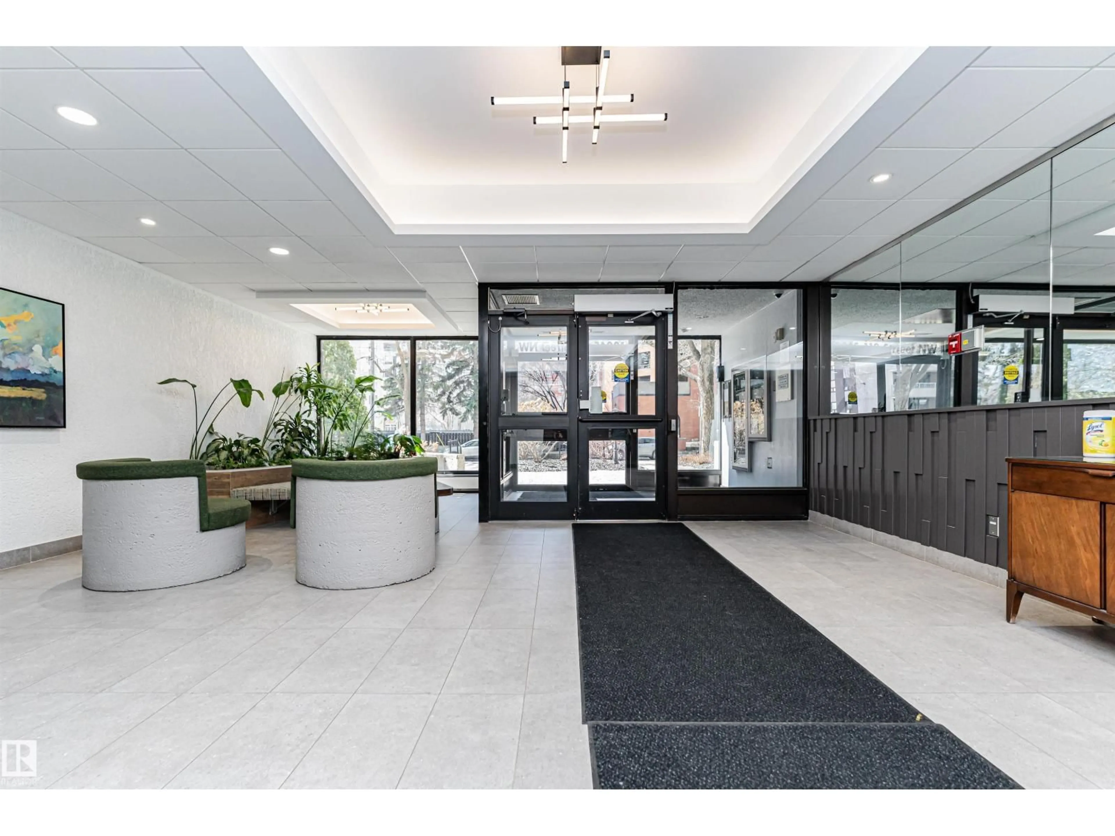 Indoor foyer for #407 - 10045 118 ST, Edmonton Alberta T5K2K2