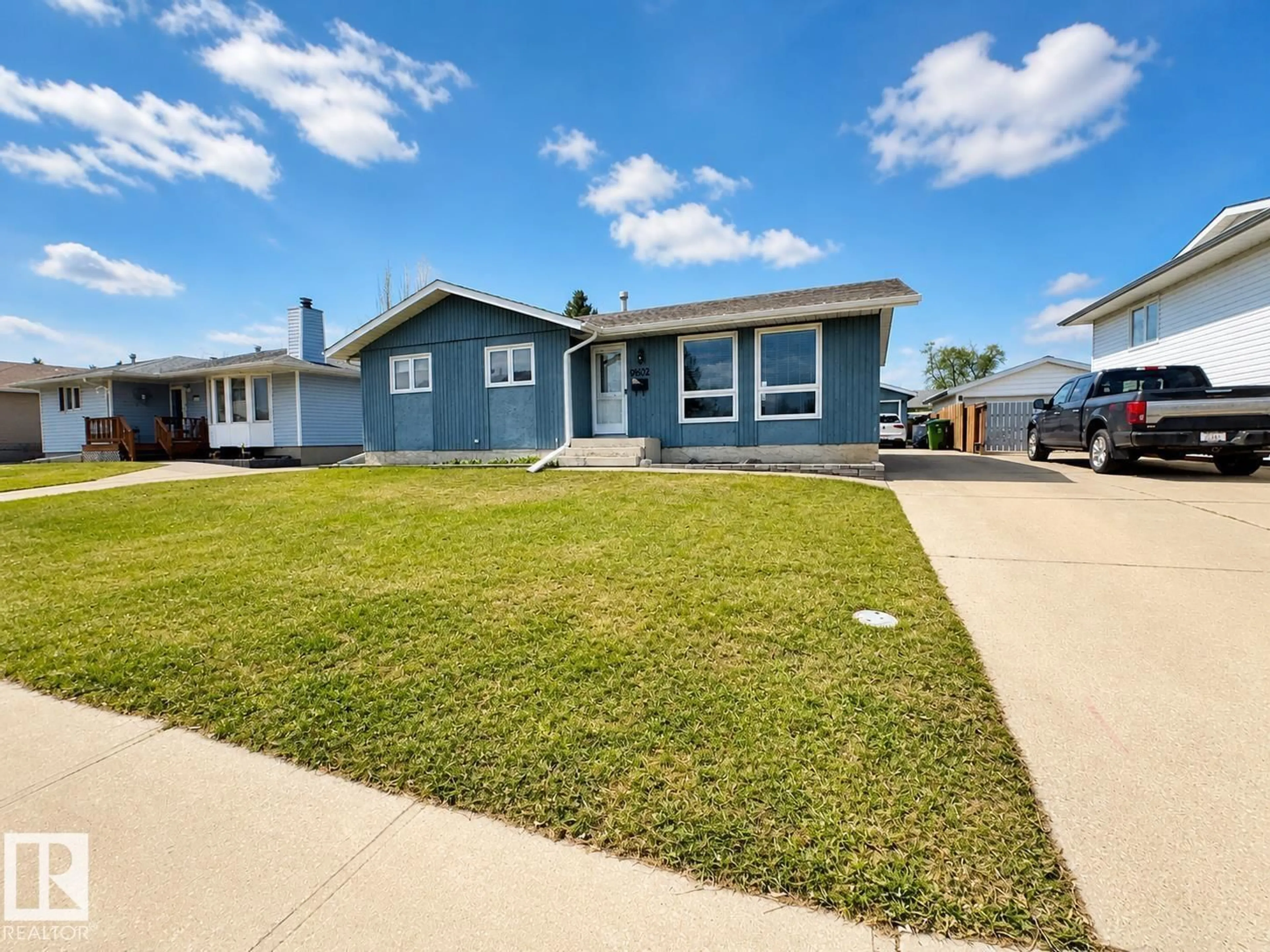 A pic from outside/outdoor area/front of a property/back of a property/a pic from drone, street for 9602 81 ST, Fort Saskatchewan Alberta T8L3J4