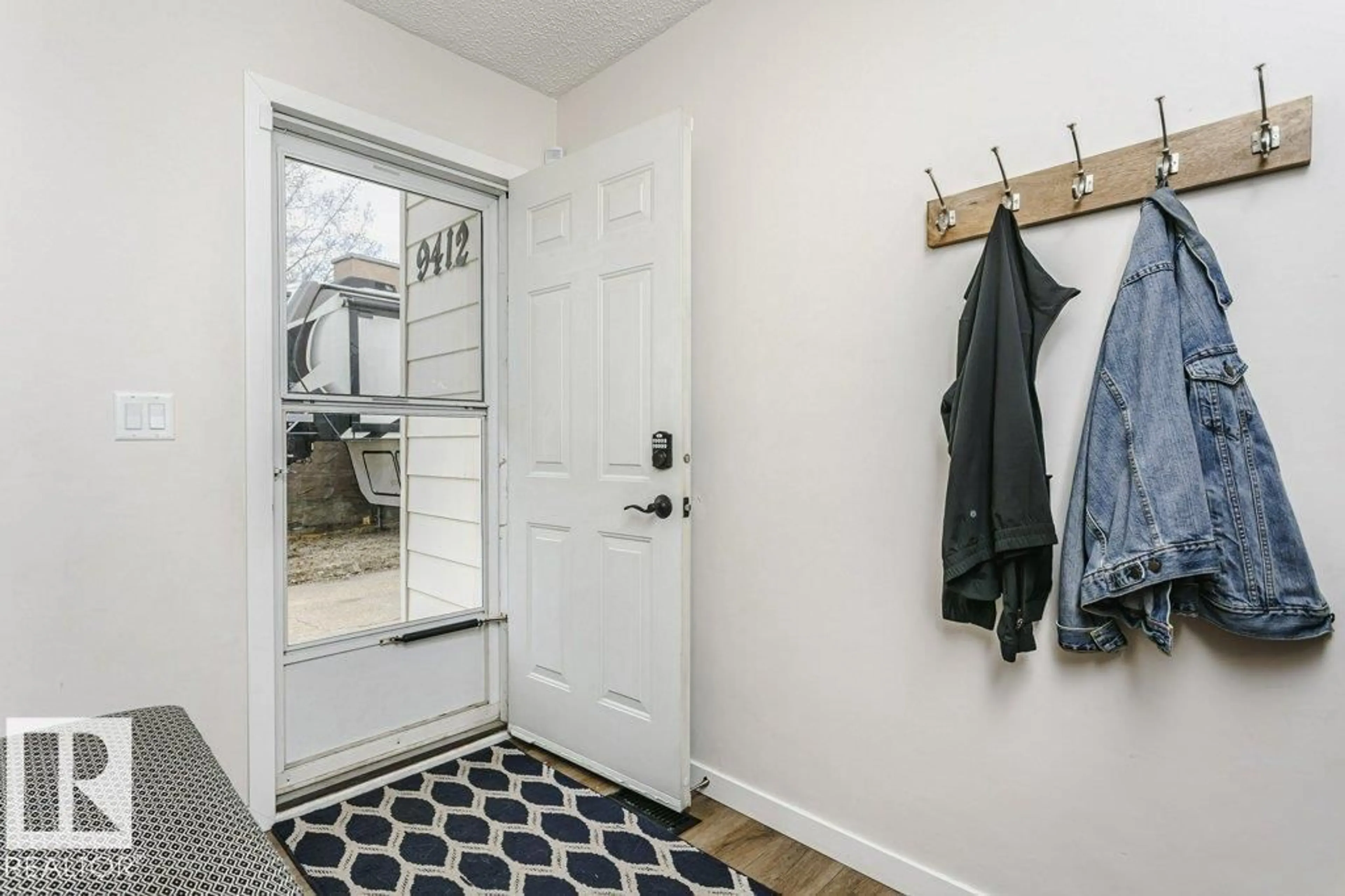 Indoor entryway for NW - 9412 176 AV, Edmonton Alberta T5Z2C1