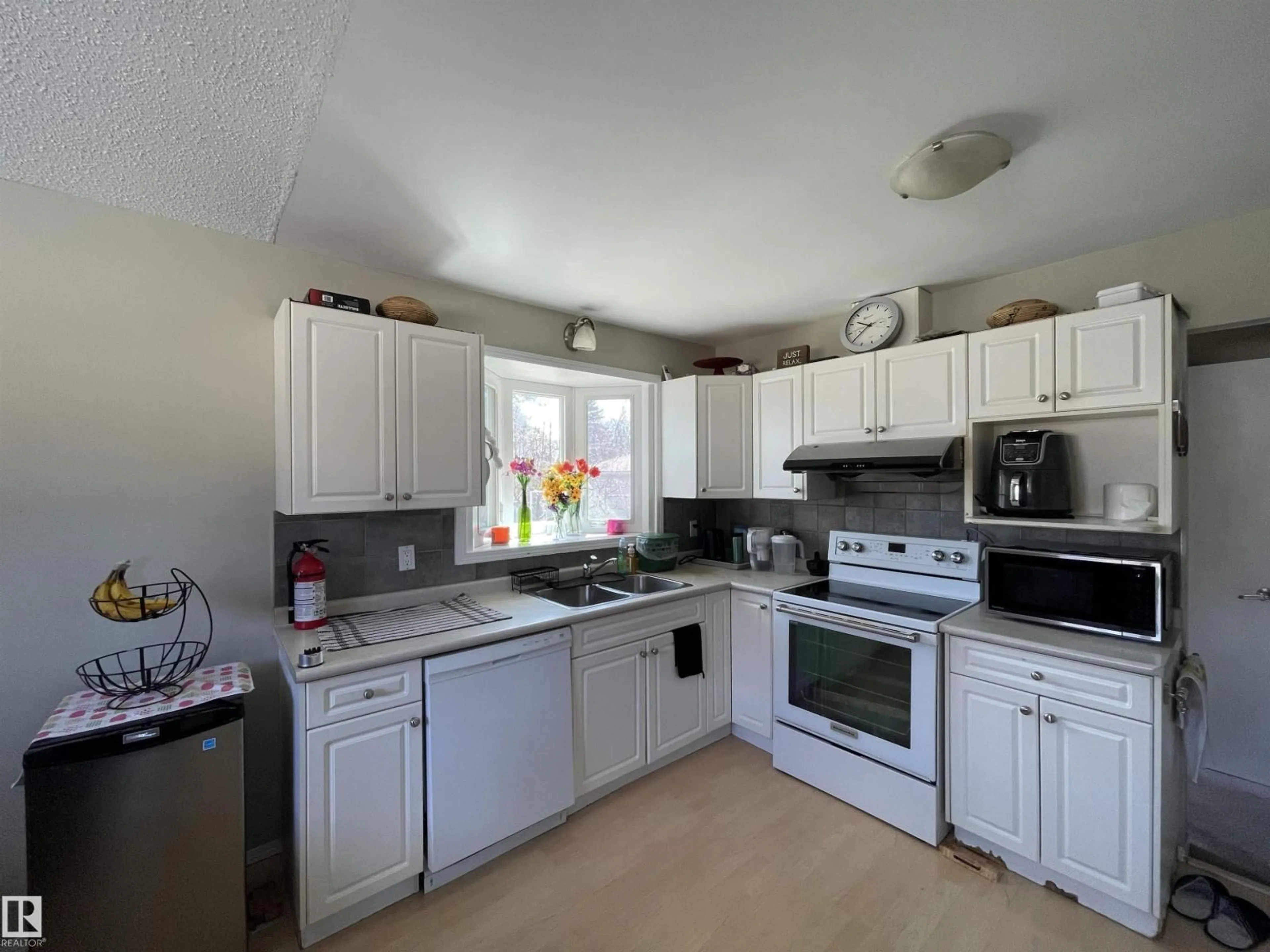 Standard kitchen, unknown for 10519 36A AV, Edmonton Alberta T6J2H7