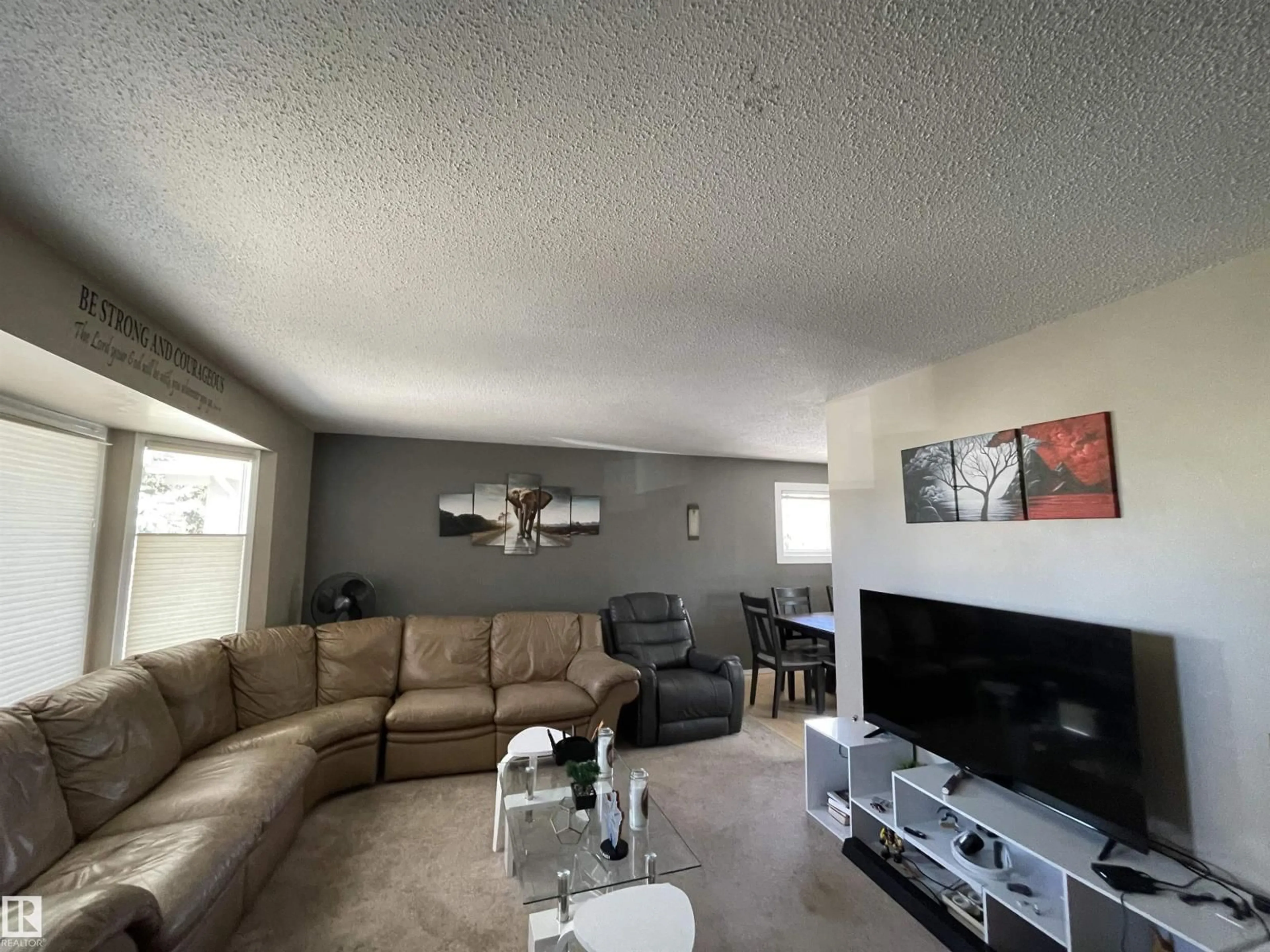 A pic of a room for 10519 36A AV, Edmonton Alberta T6J2H7
