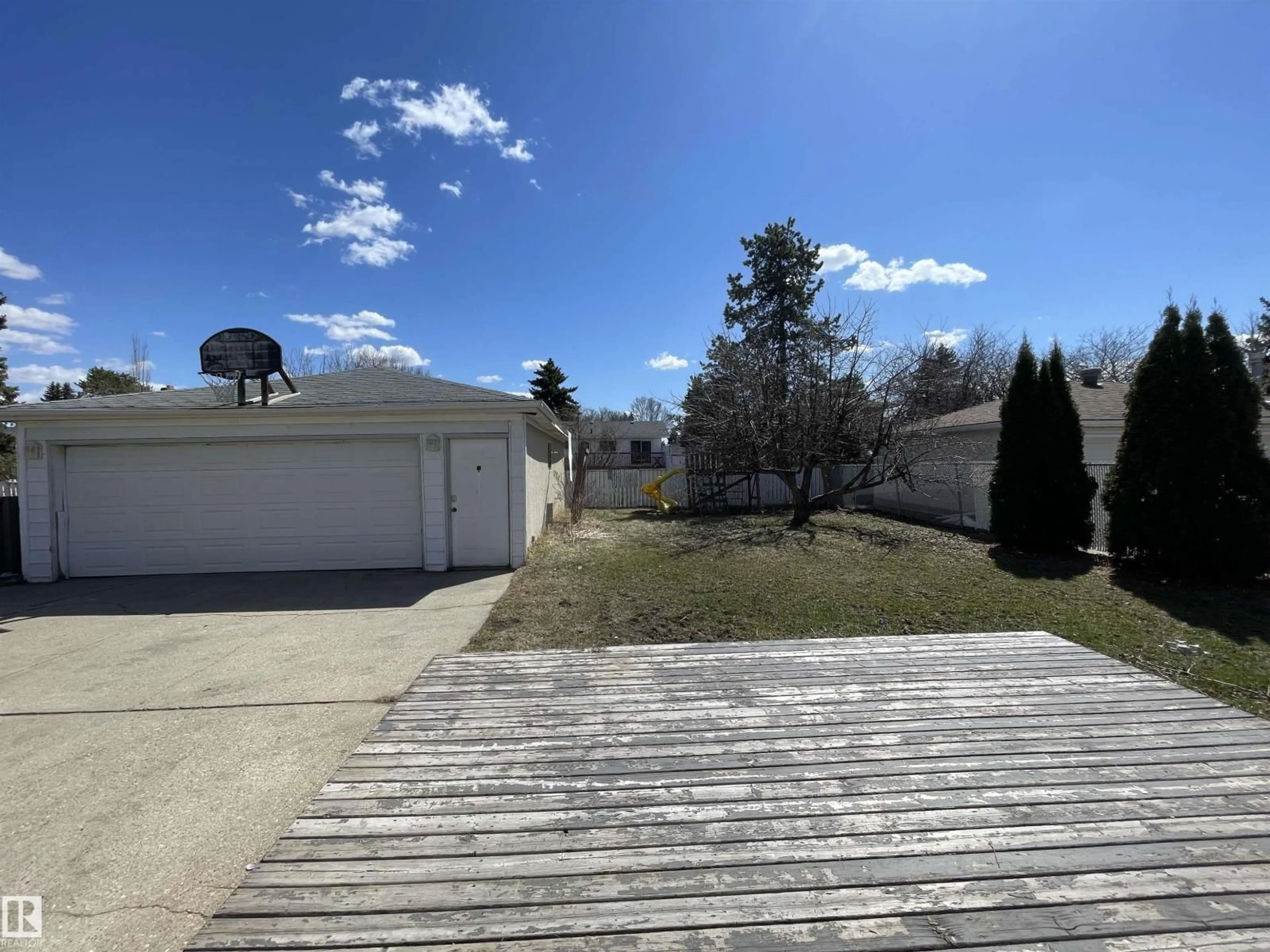 A pic from outside/outdoor area/front of a property/back of a property/a pic from drone, street for 10519 36A AV, Edmonton Alberta T6J2H7
