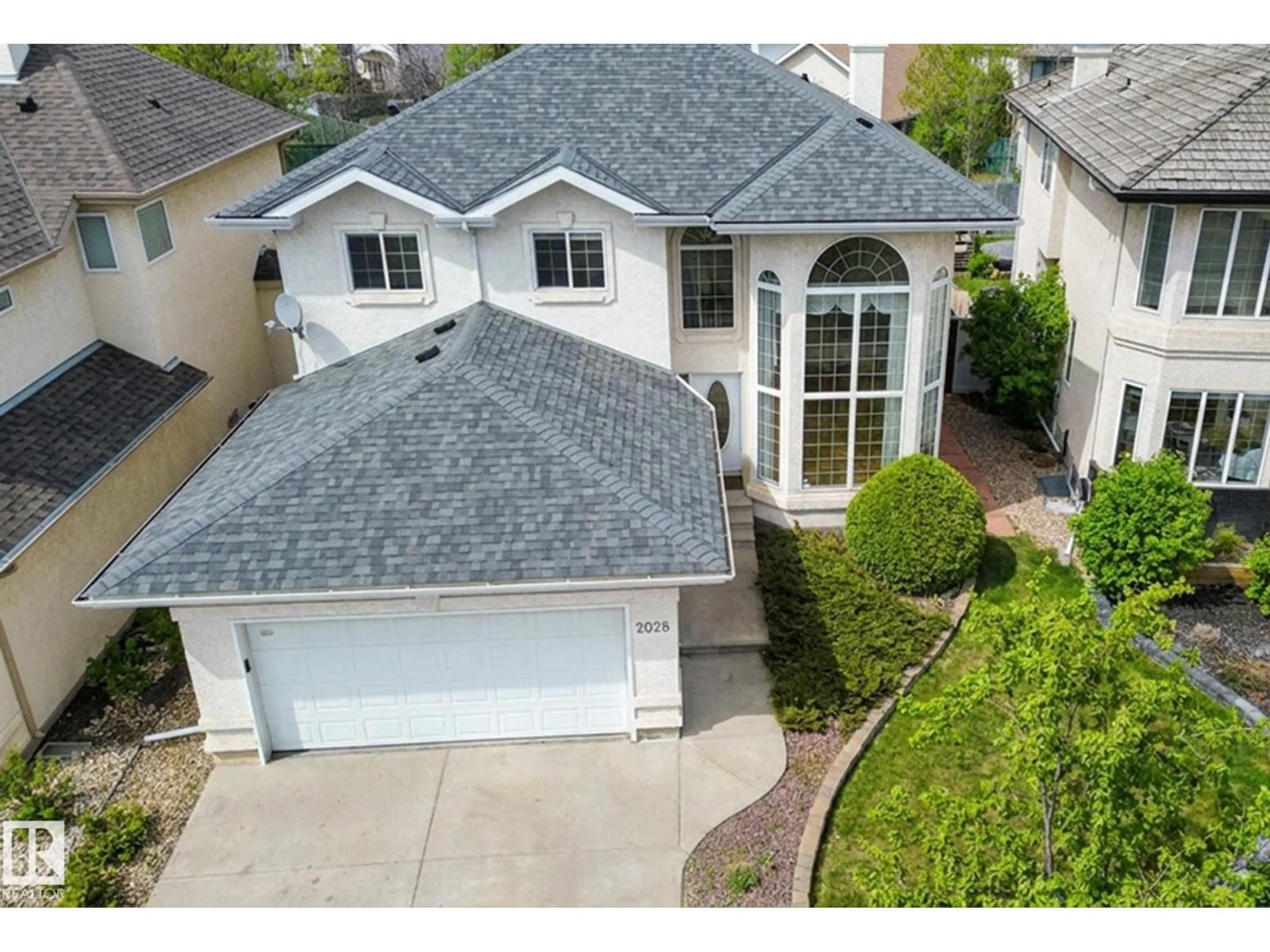 A pic from outside/outdoor area/front of a property/back of a property/a pic from drone, street for 2028 HADDOW DR, Edmonton Alberta T6R2W2