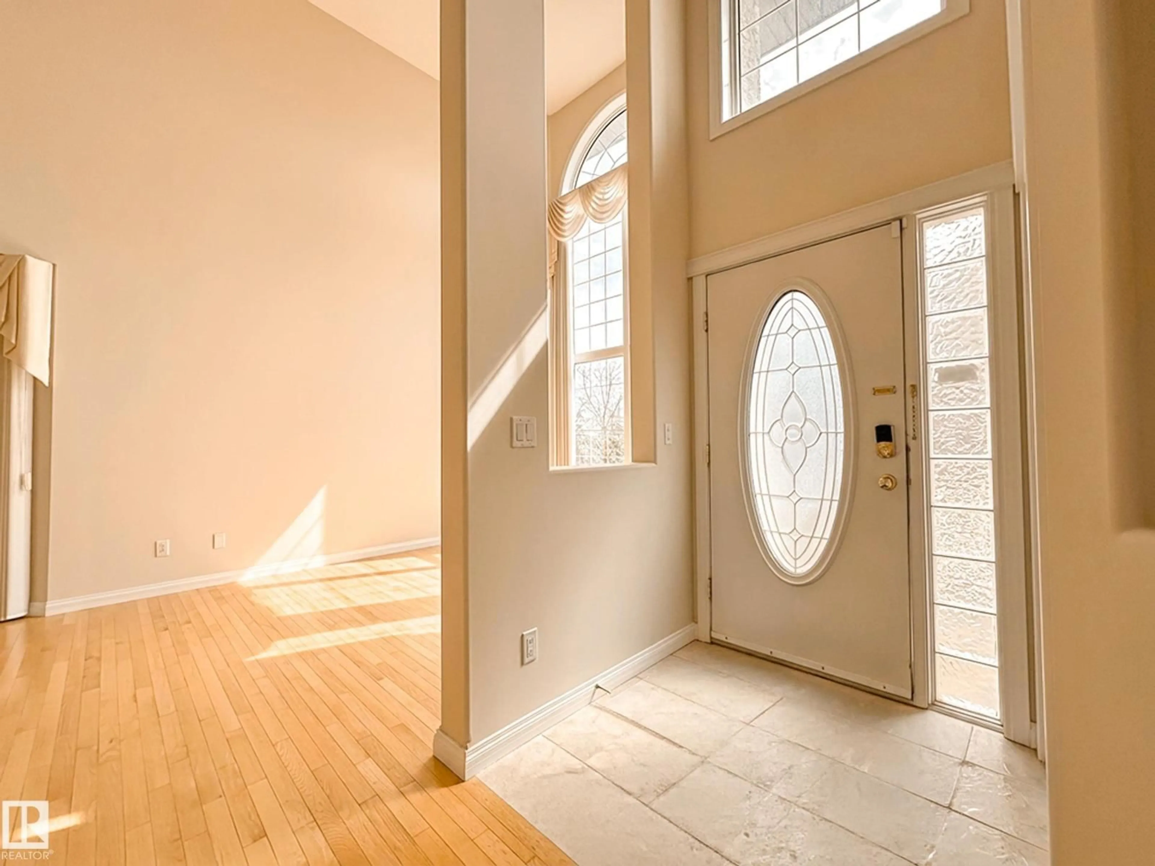 Indoor entryway for 2028 HADDOW DR, Edmonton Alberta T6R2W2