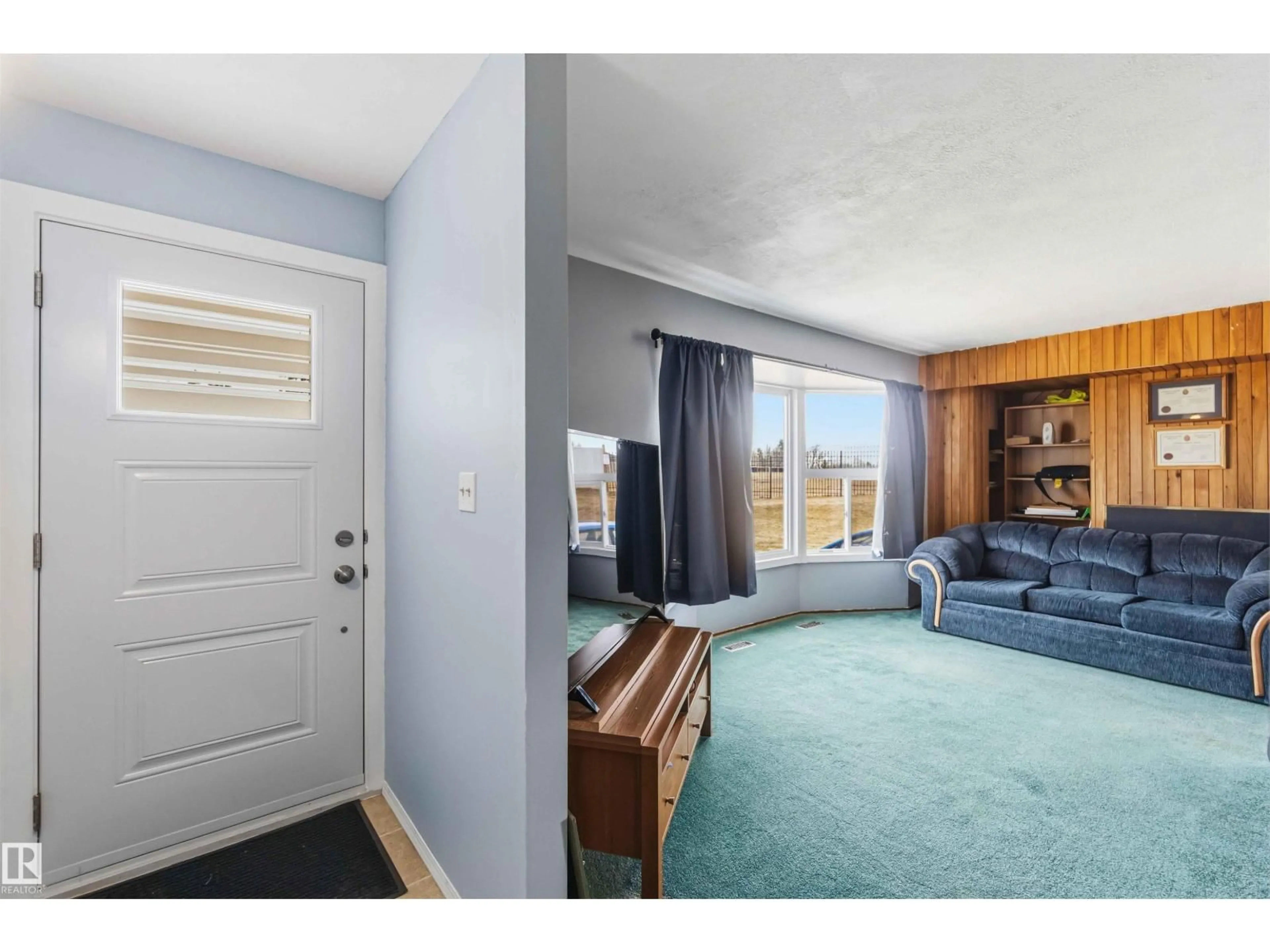 Indoor entryway for 5207 52 AV, Bon Accord Alberta T0A0K0