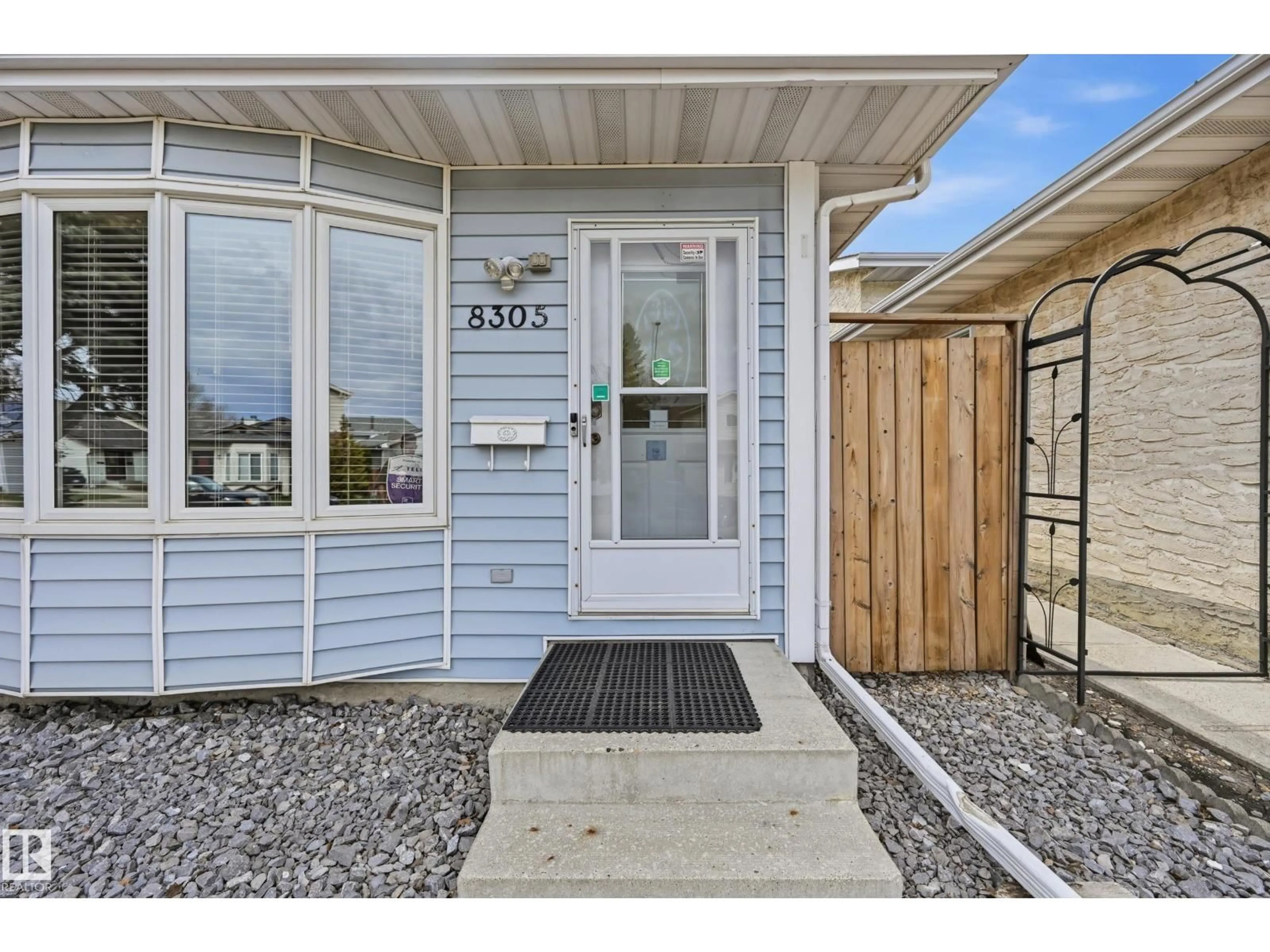 Indoor entryway for 8305 157 AV, Edmonton Alberta T5Z2P8