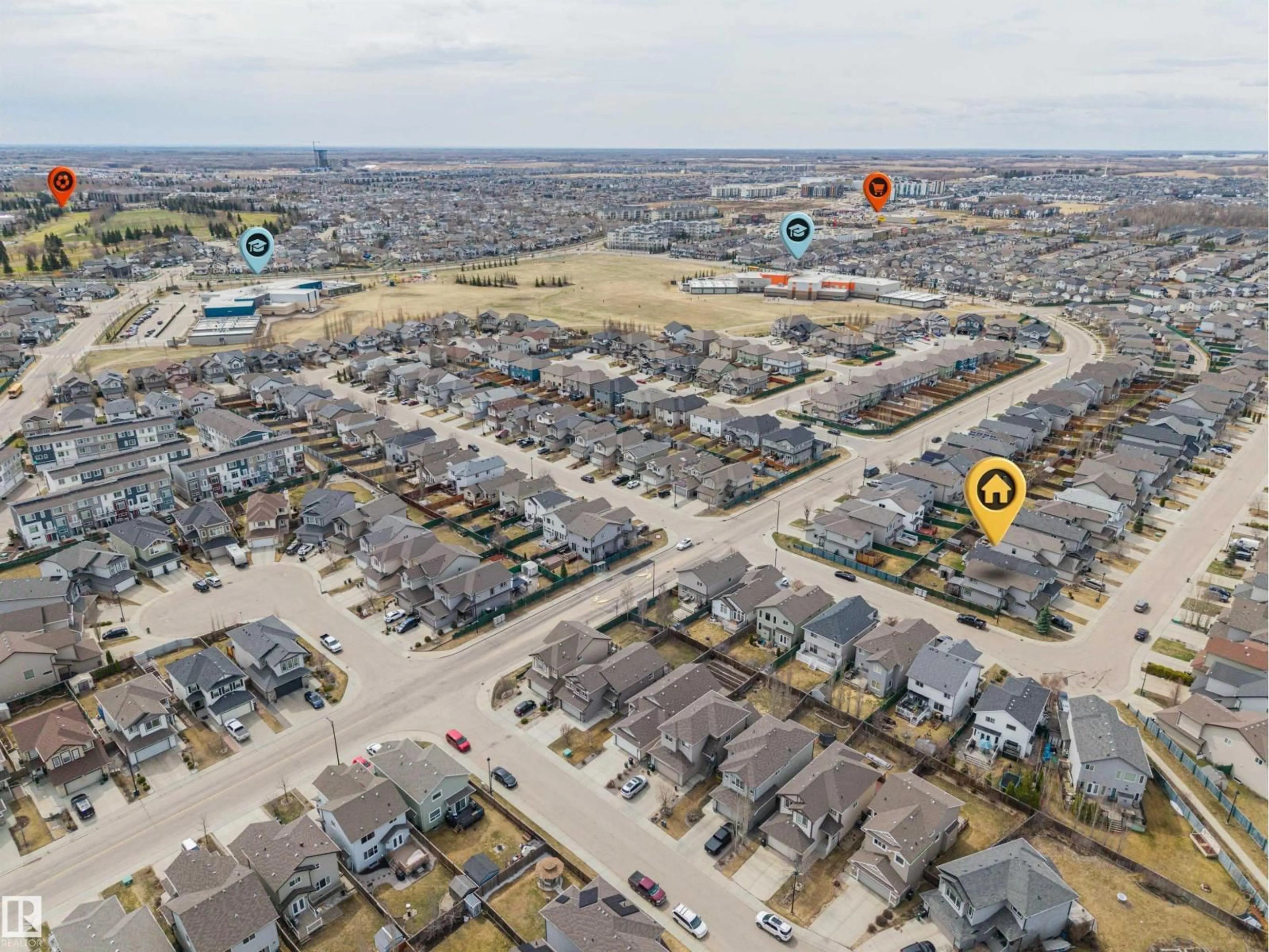 A pic from outside/outdoor area/front of a property/back of a property/a pic from drone, street for 20813 96A AV, Edmonton Alberta T5T4E7