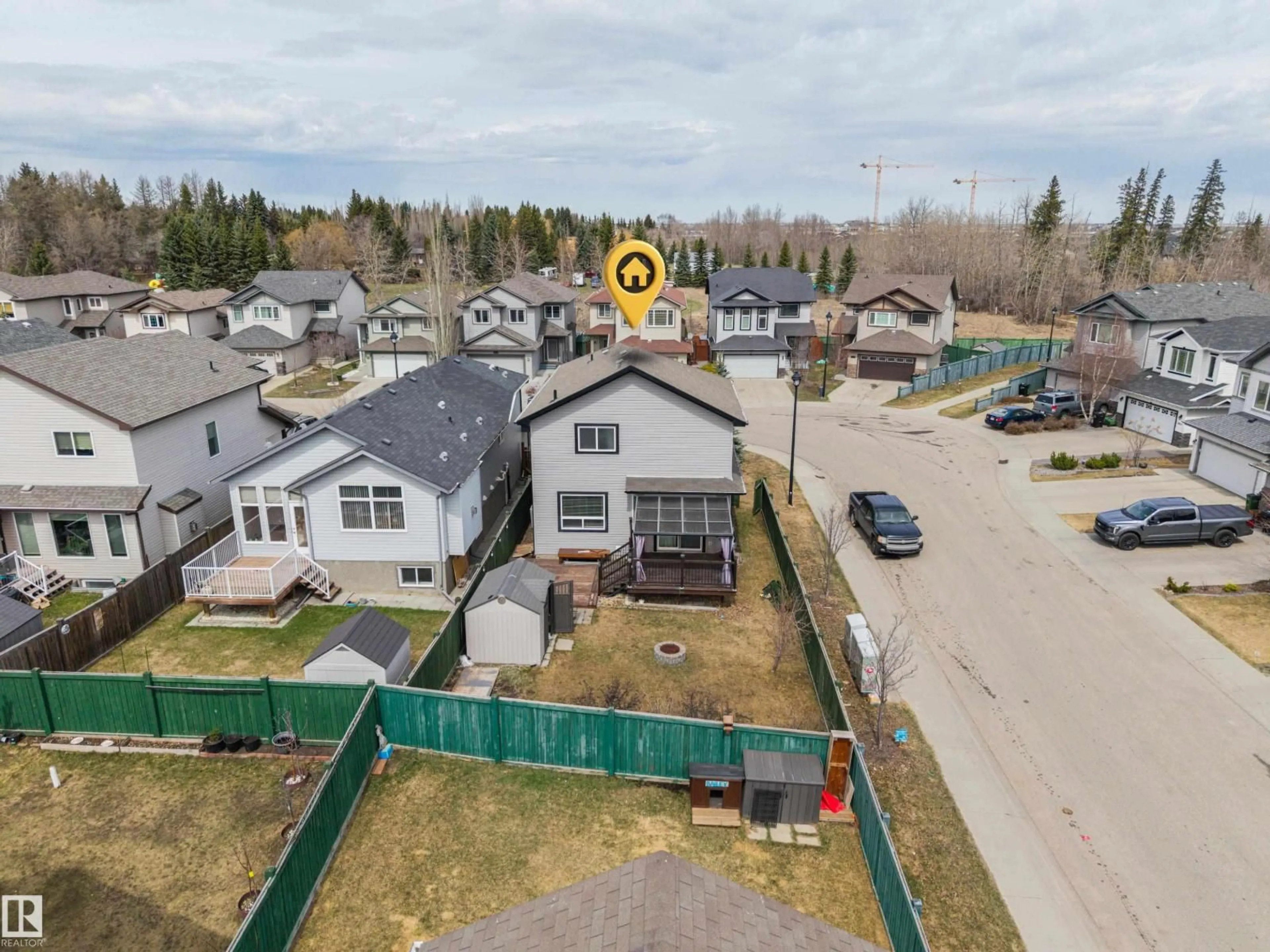 A pic from outside/outdoor area/front of a property/back of a property/a pic from drone, street for 20813 96A AV, Edmonton Alberta T5T4E7