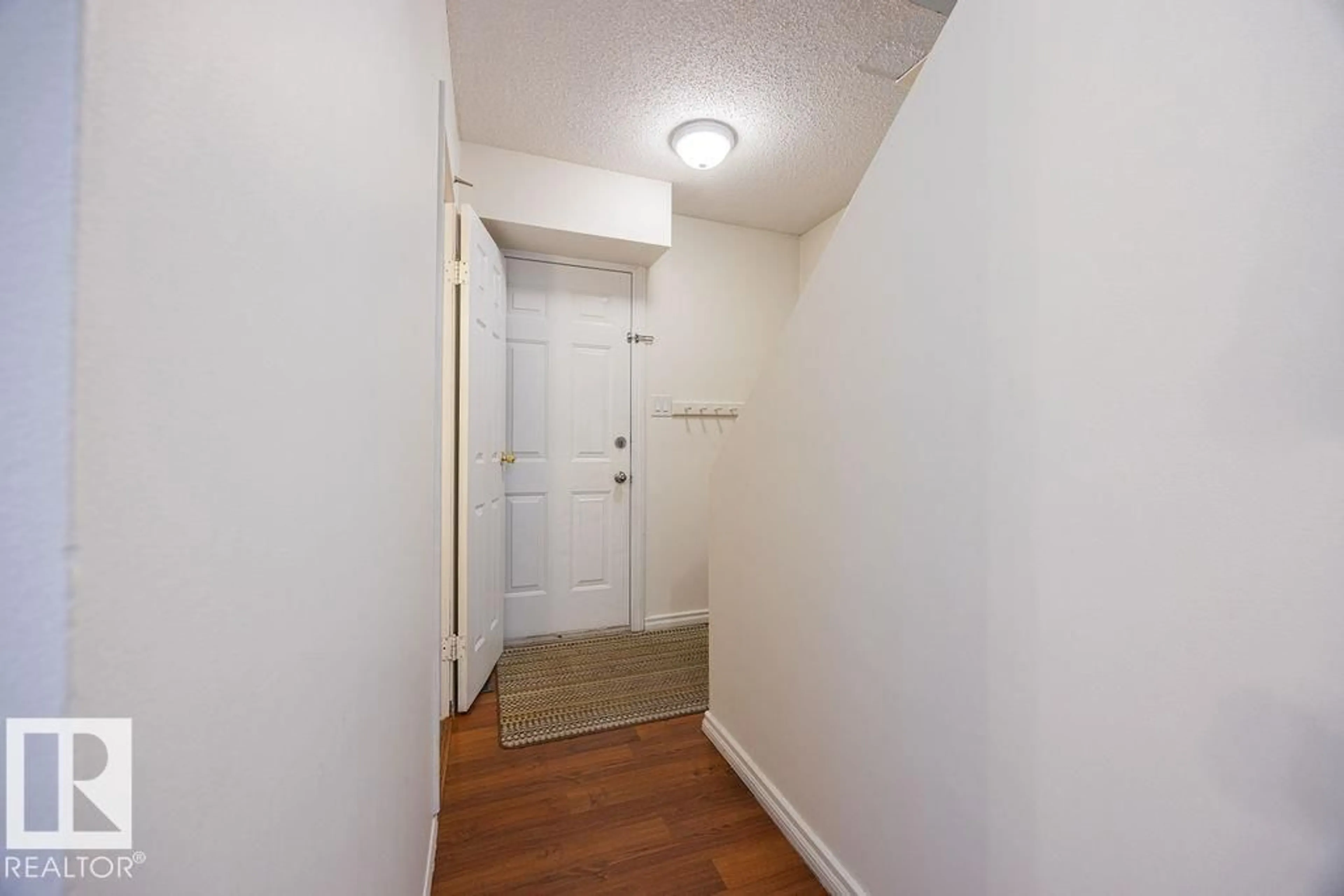 Indoor entryway for 321 NORTHGATE TC, Edmonton Alberta T5E3E3