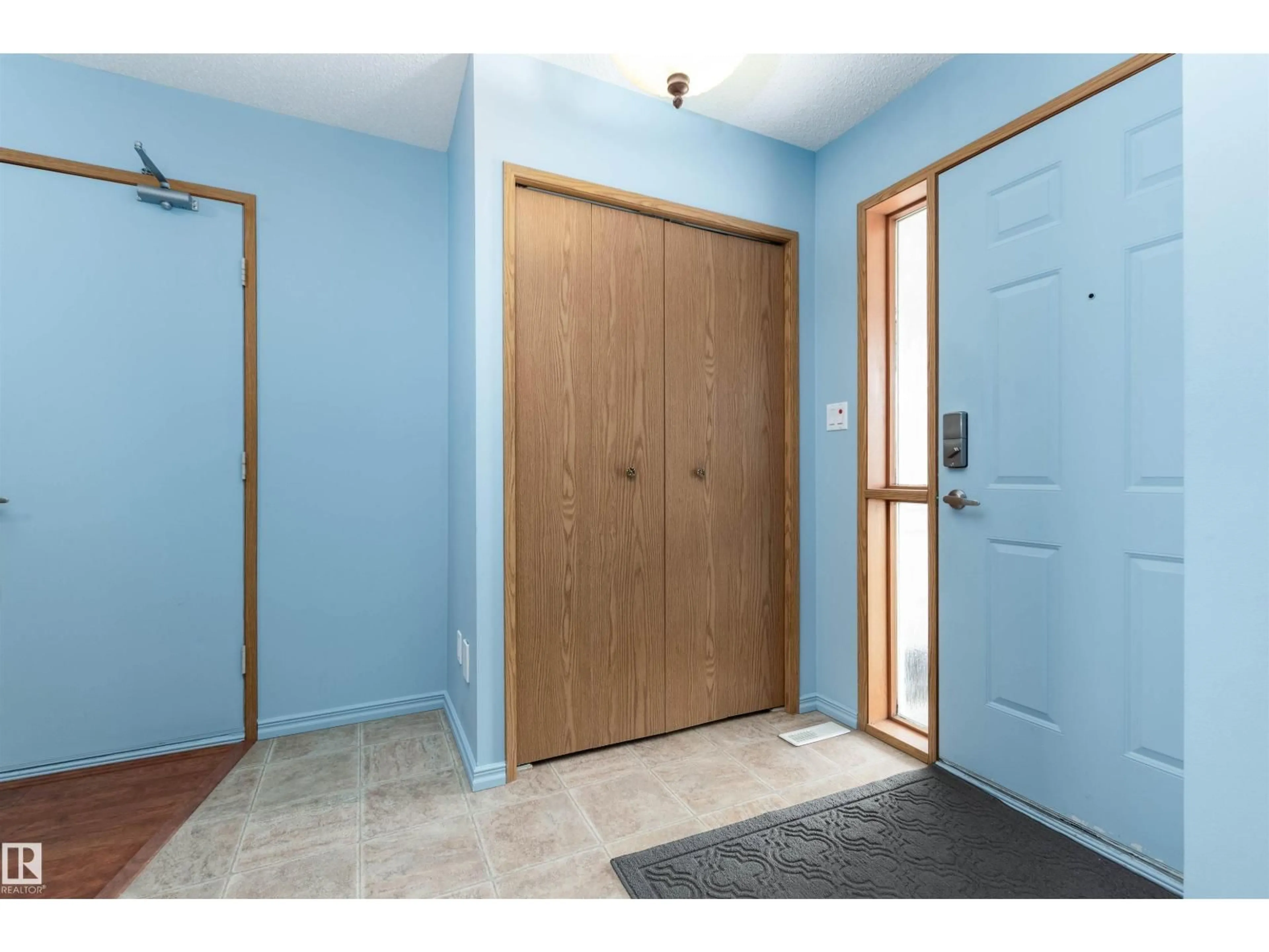 Indoor entryway for 20 - 22 GEORGIAN WY, Sherwood Park Alberta T8A5A2