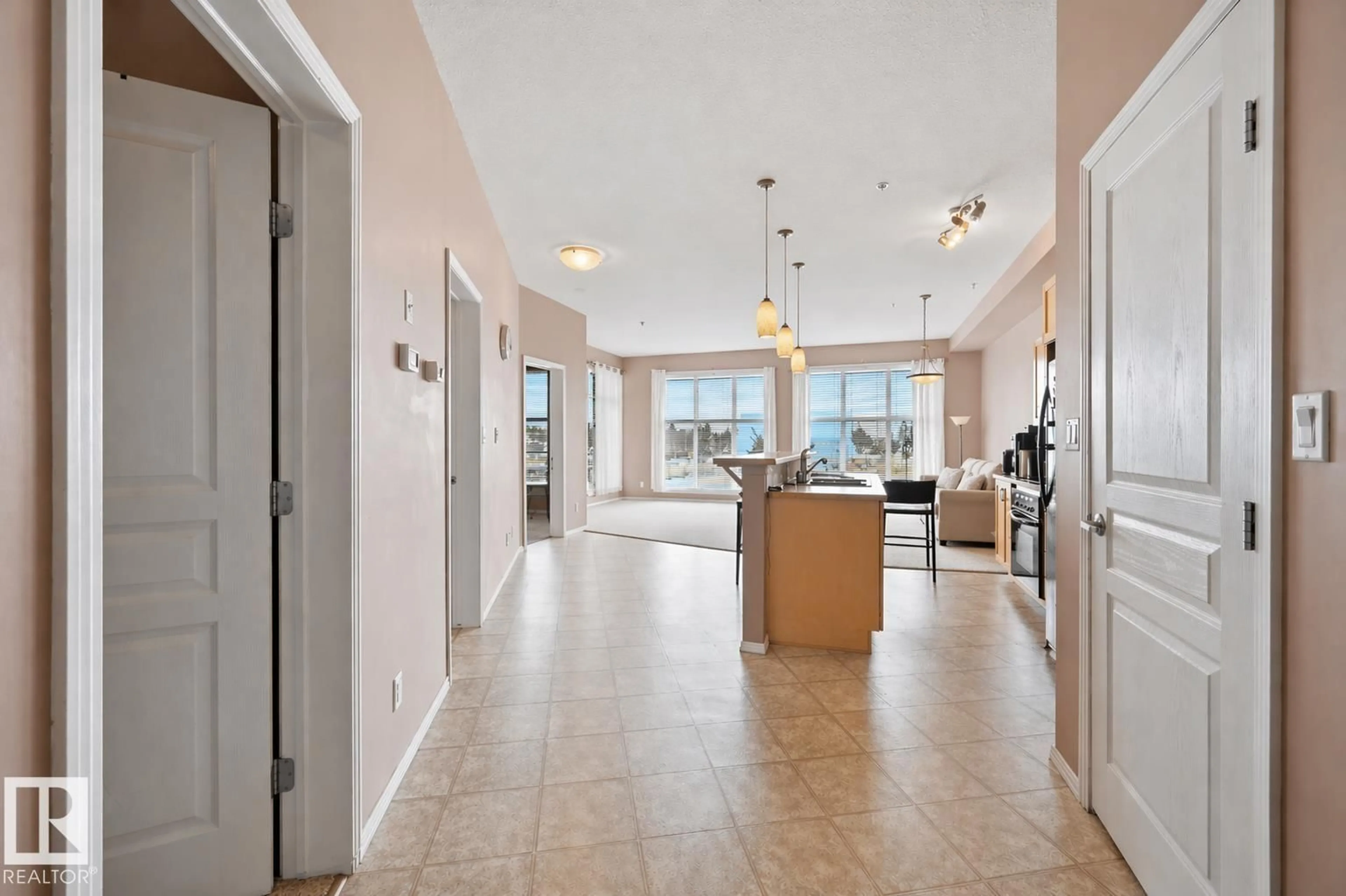 Indoor foyer for 369 4823 104A ST NW, Edmonton Alberta T6H0R5