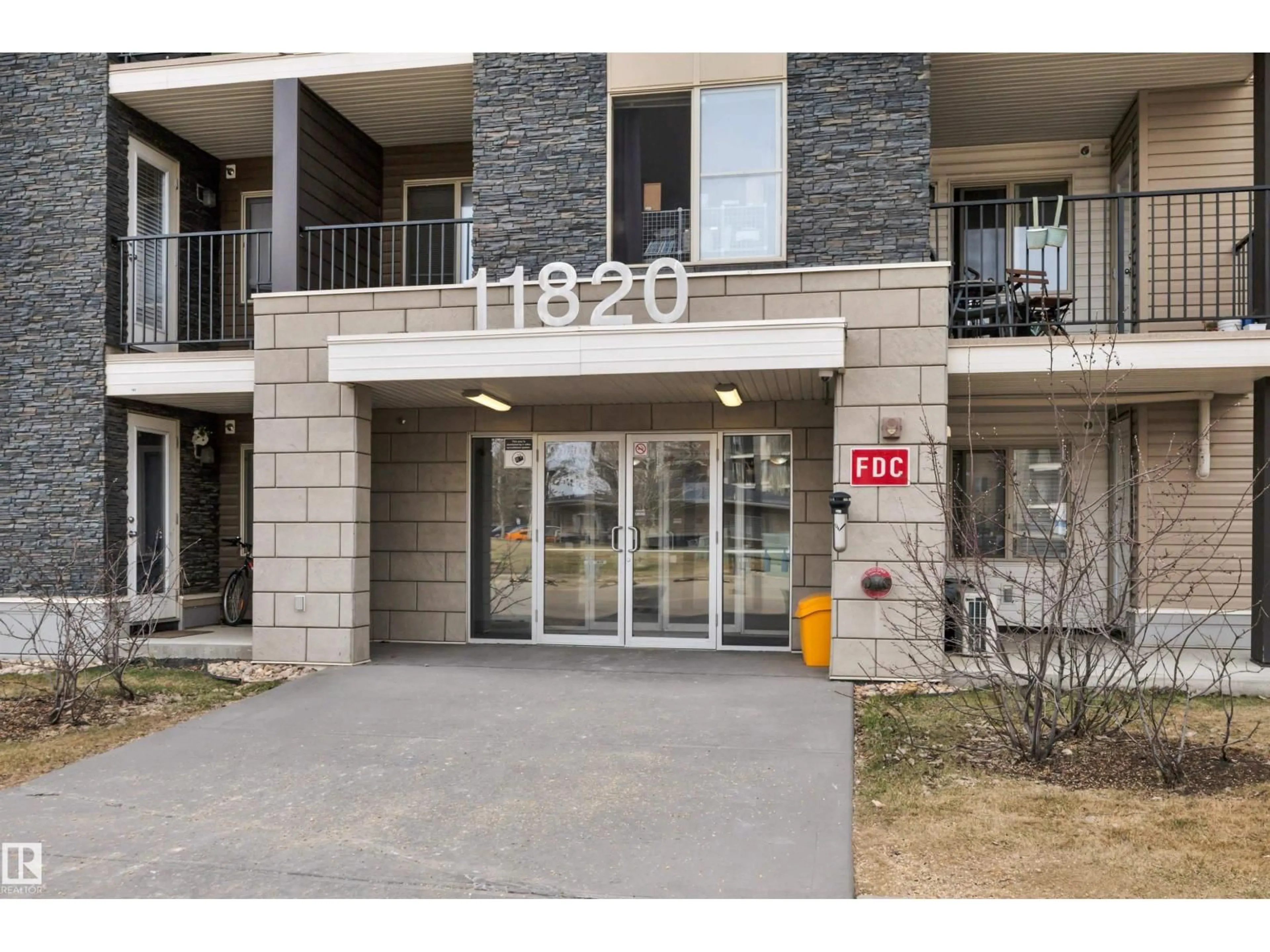 Indoor foyer for #208 - 11820 22 AV, Edmonton Alberta T6W2A2