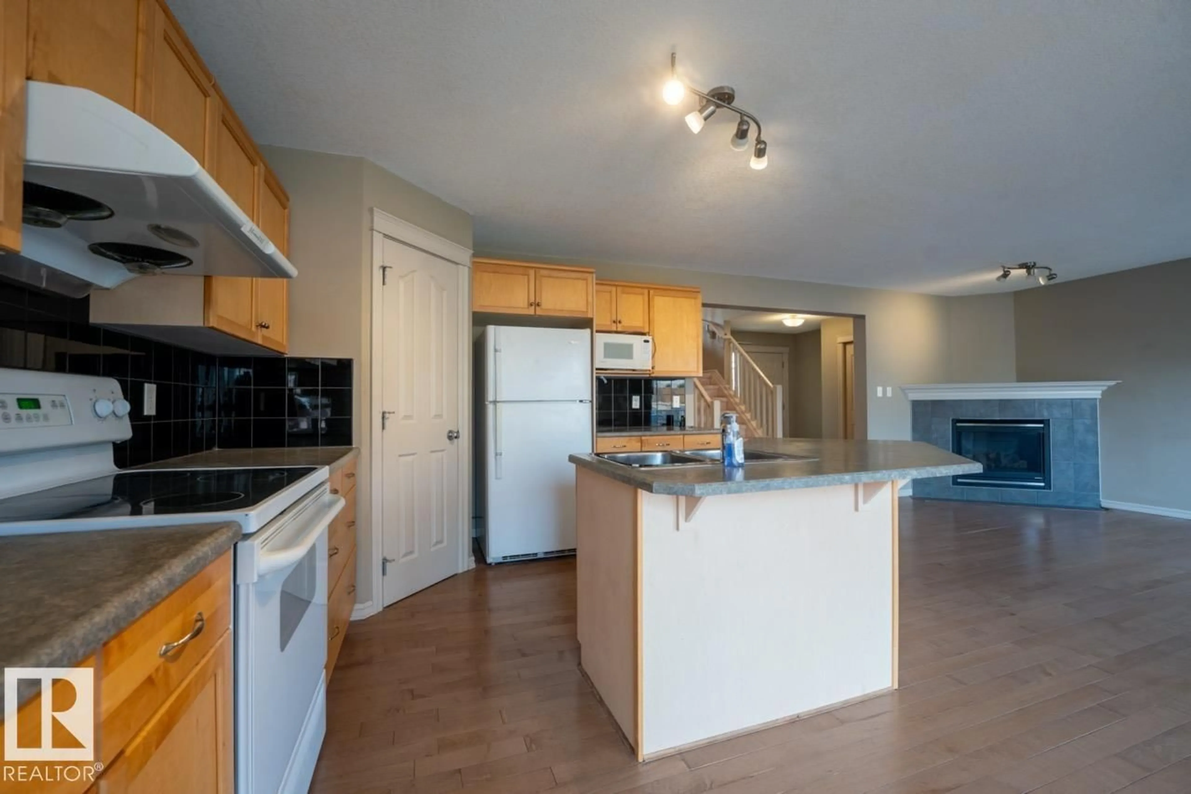 Open concept kitchen, unknown for 1431 HODGSON WAY, Edmonton Alberta T6R3N5