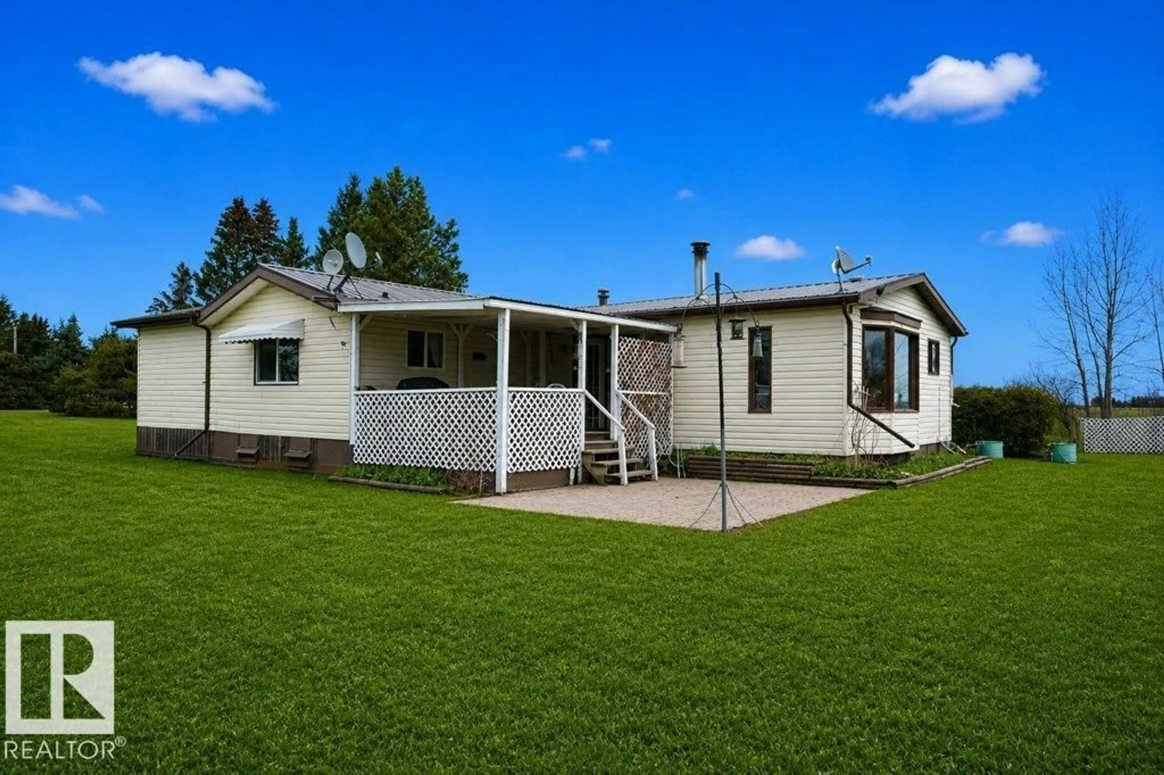 Home with vinyl exterior material, unknown for 25517 TWP RD 594, Rural Westlock County Alberta T7P2N6