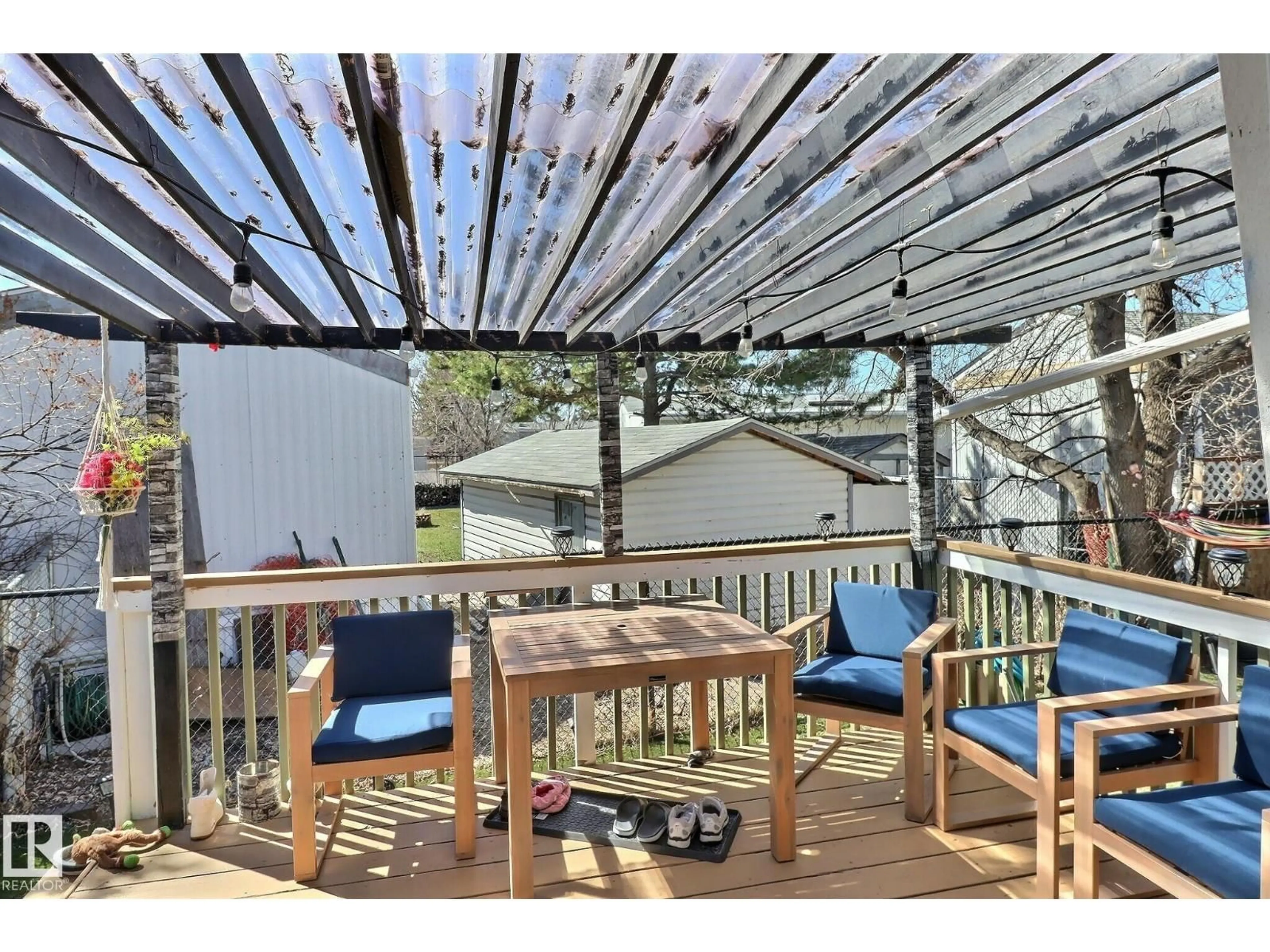 Patio, water/lake/river/ocean view for 602 EVERGREEN PA, Edmonton Alberta T5Y4M2