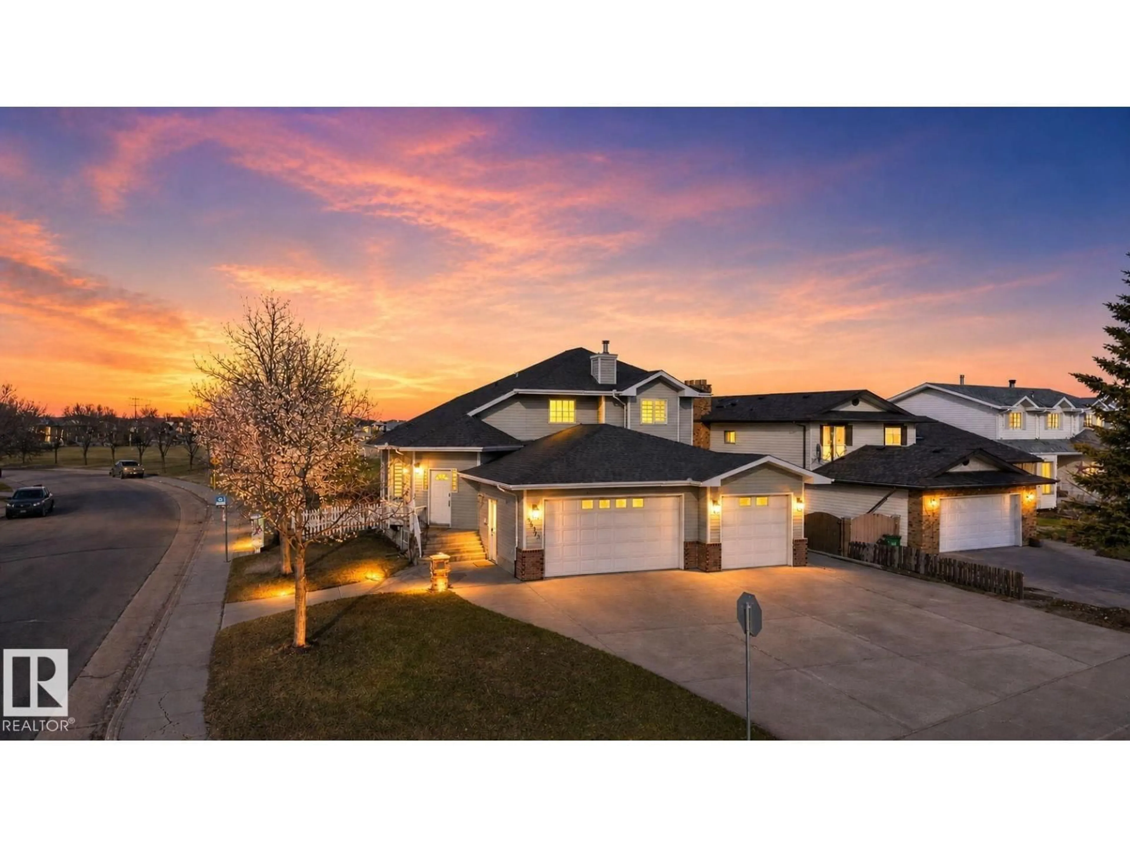 A pic from outside/outdoor area/front of a property/back of a property/a pic from drone, street for 15913 78 ST NW, Edmonton Alberta T5Z3L8
