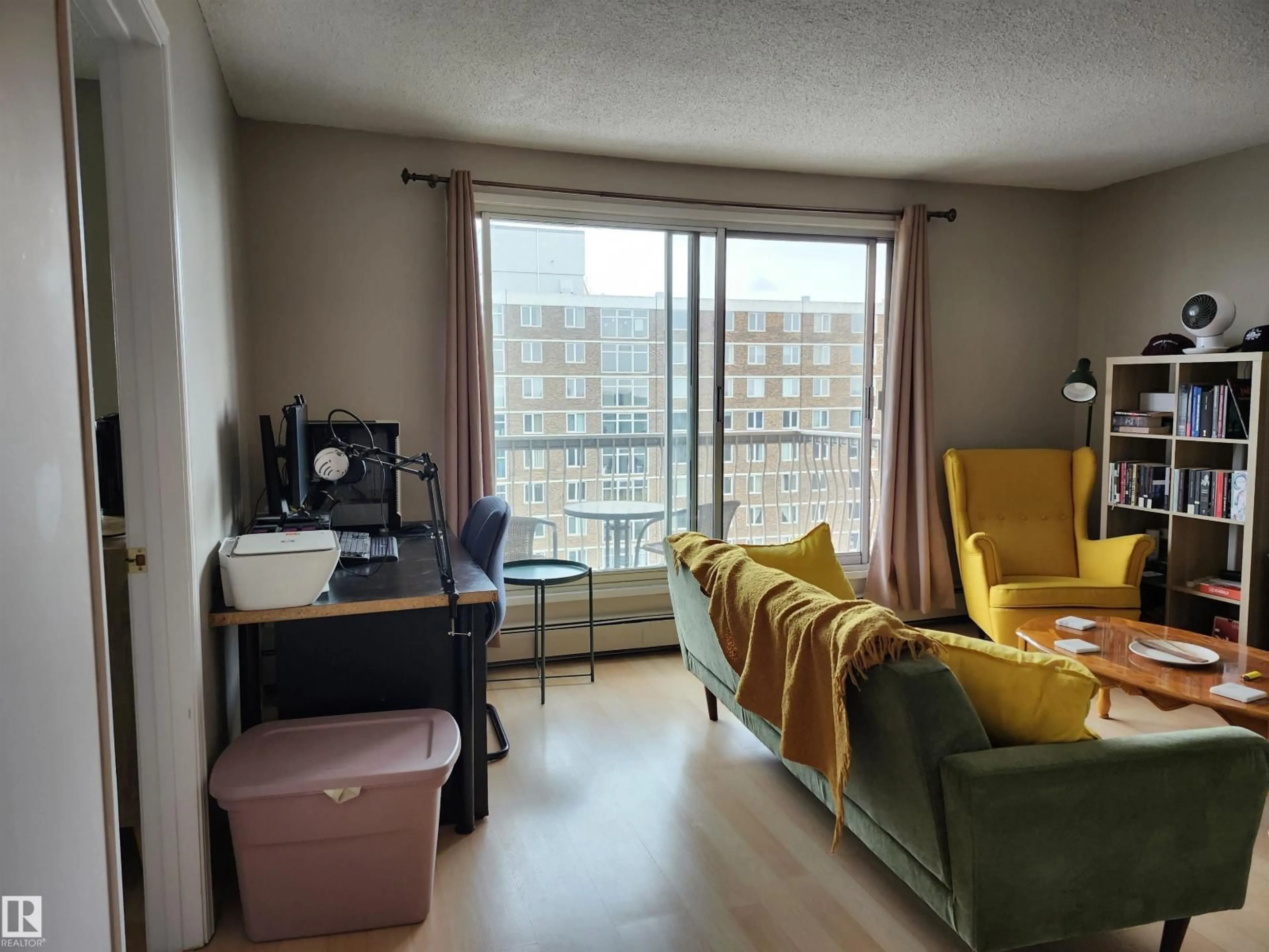 A pic of a room for 10150 - 1505 117 ST, Edmonton Alberta T5K2J2