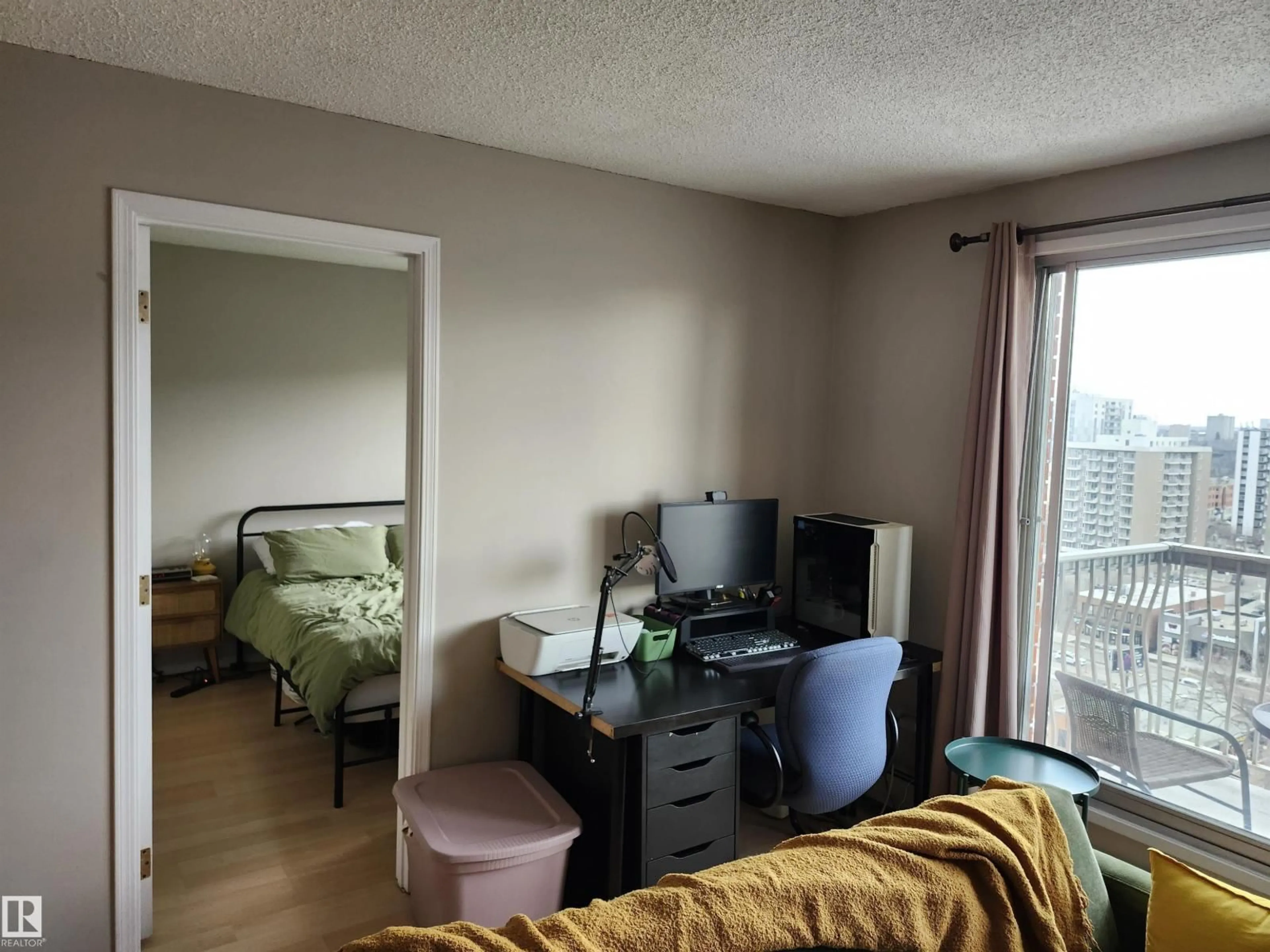 A pic of a room for 10150 - 1505 117 ST, Edmonton Alberta T5K2J2
