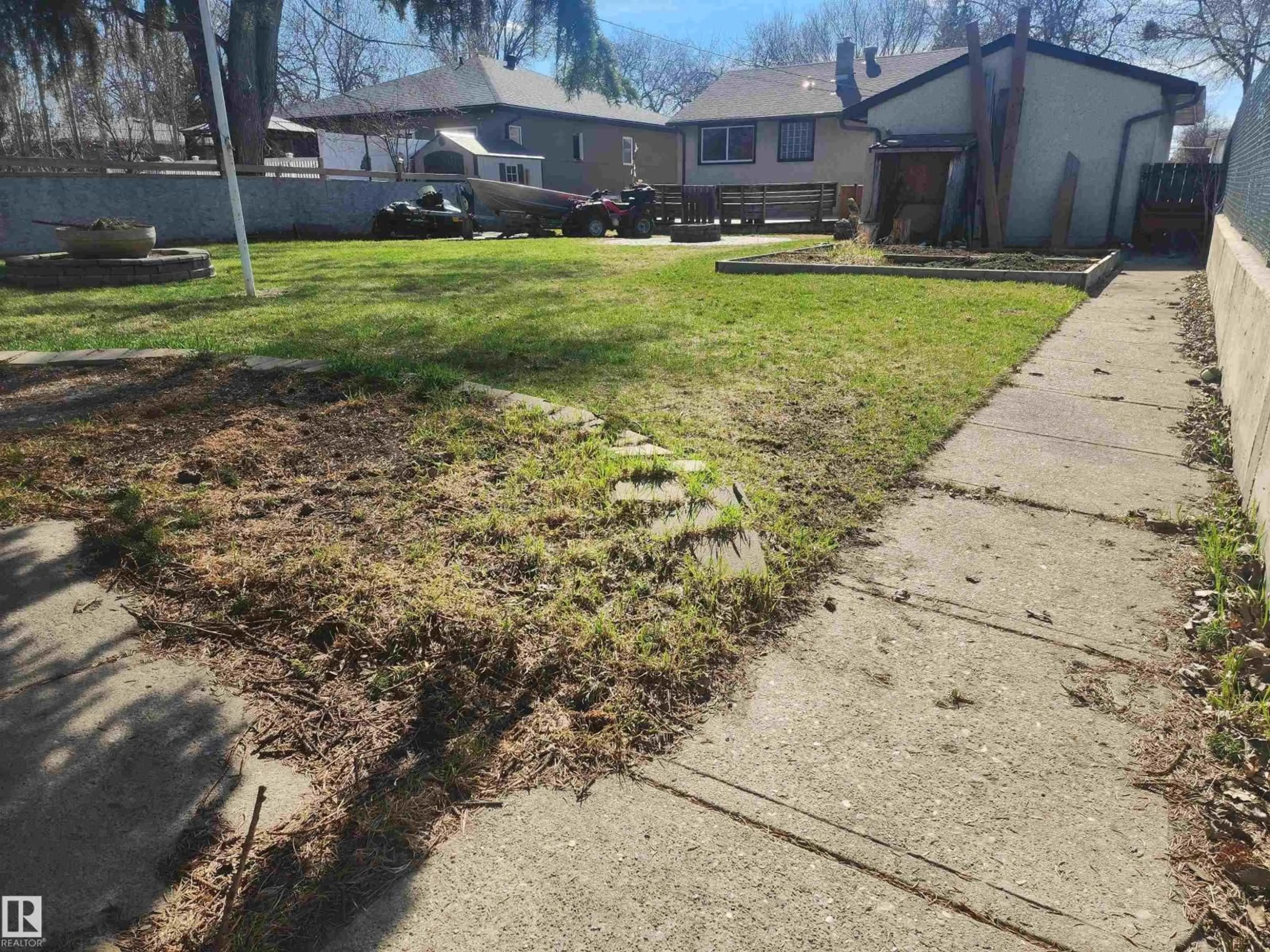A pic from outside/outdoor area/front of a property/back of a property/a pic from drone, street for NW - 12415 129 ST, Edmonton Alberta T5L1H5