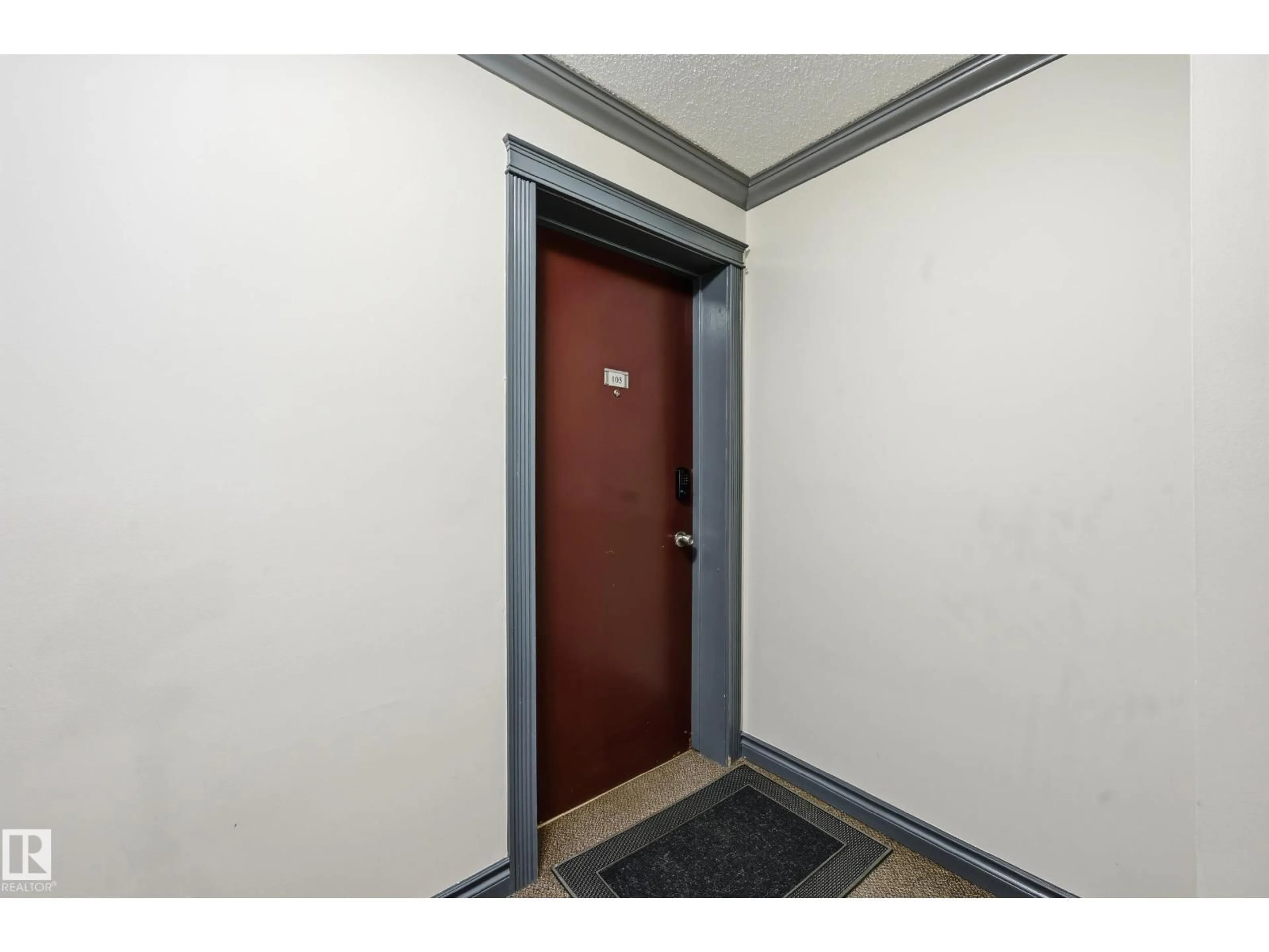 Indoor foyer for 105 - 7204 81 AV, Edmonton Alberta T6B0E2