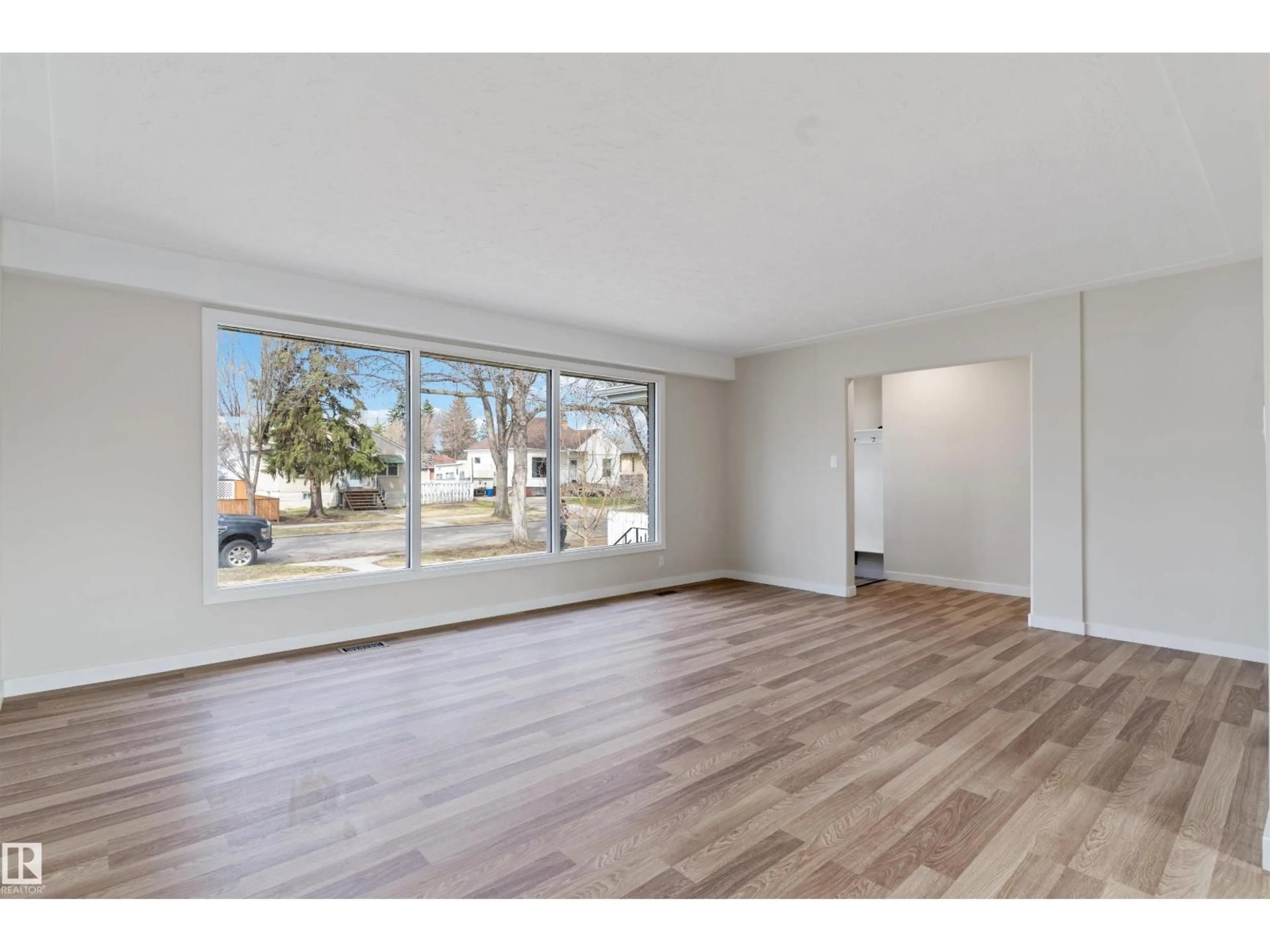 A pic of a room for 12411 90 ST, Edmonton Alberta T5B3Z9